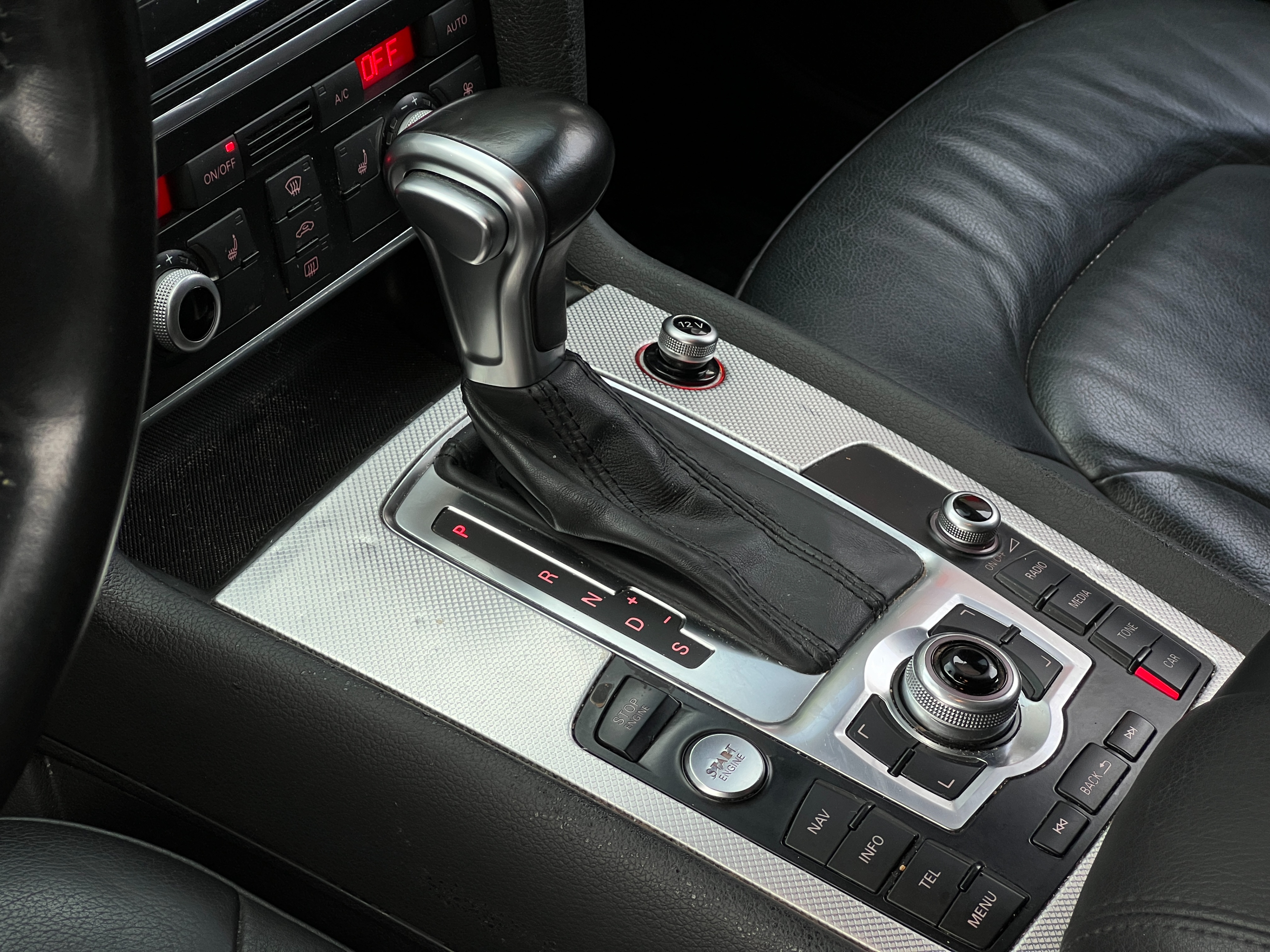 2015 Audi Q7 3.0 tdi vorsprung edition | Diesel |one owner | bc local | 7 seater | clean title - Image 13