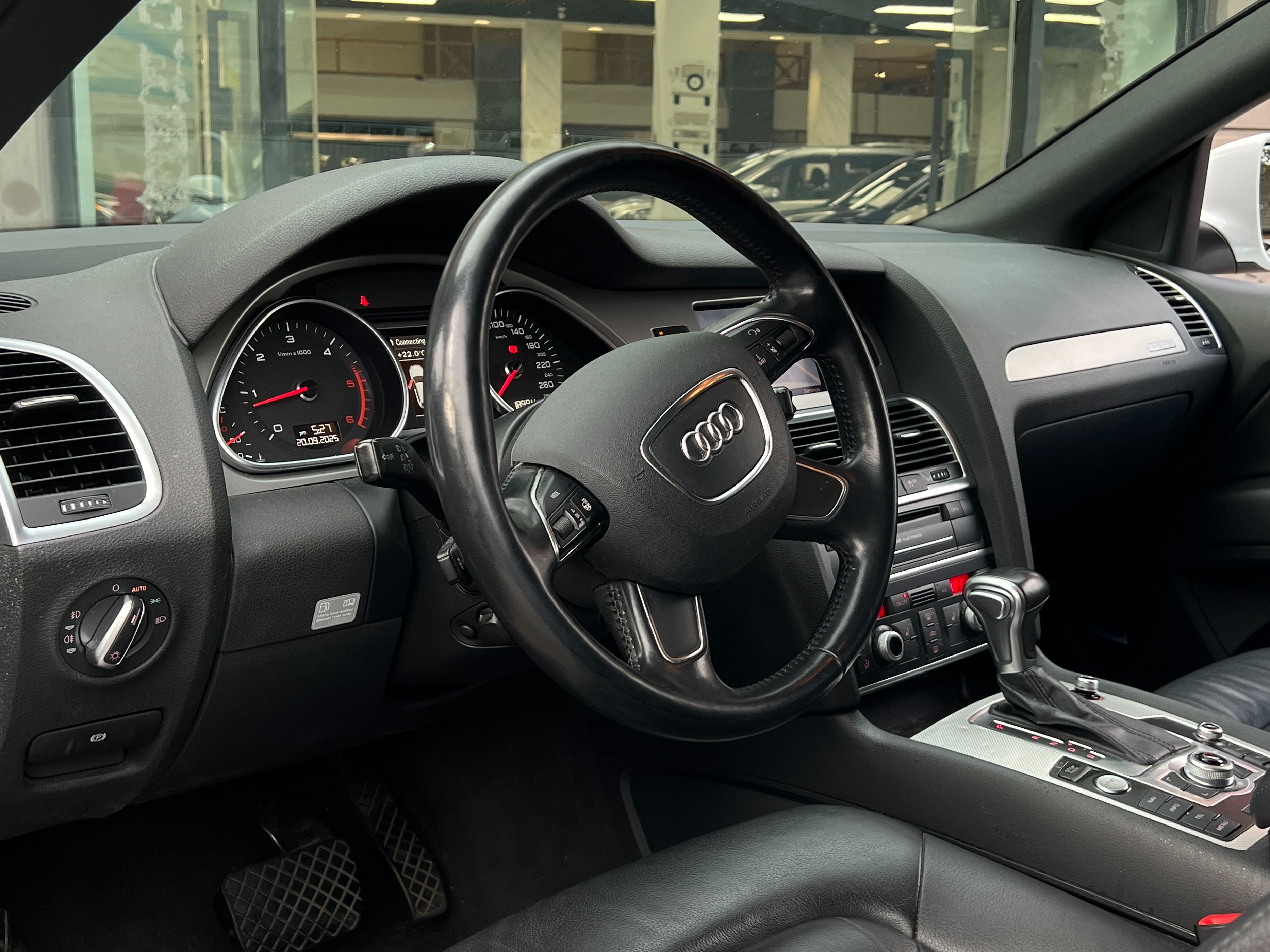 2015 Audi Q7 3.0 tdi vorsprung edition | Diesel |one owner | bc local | 7 seater | clean title - Image 8