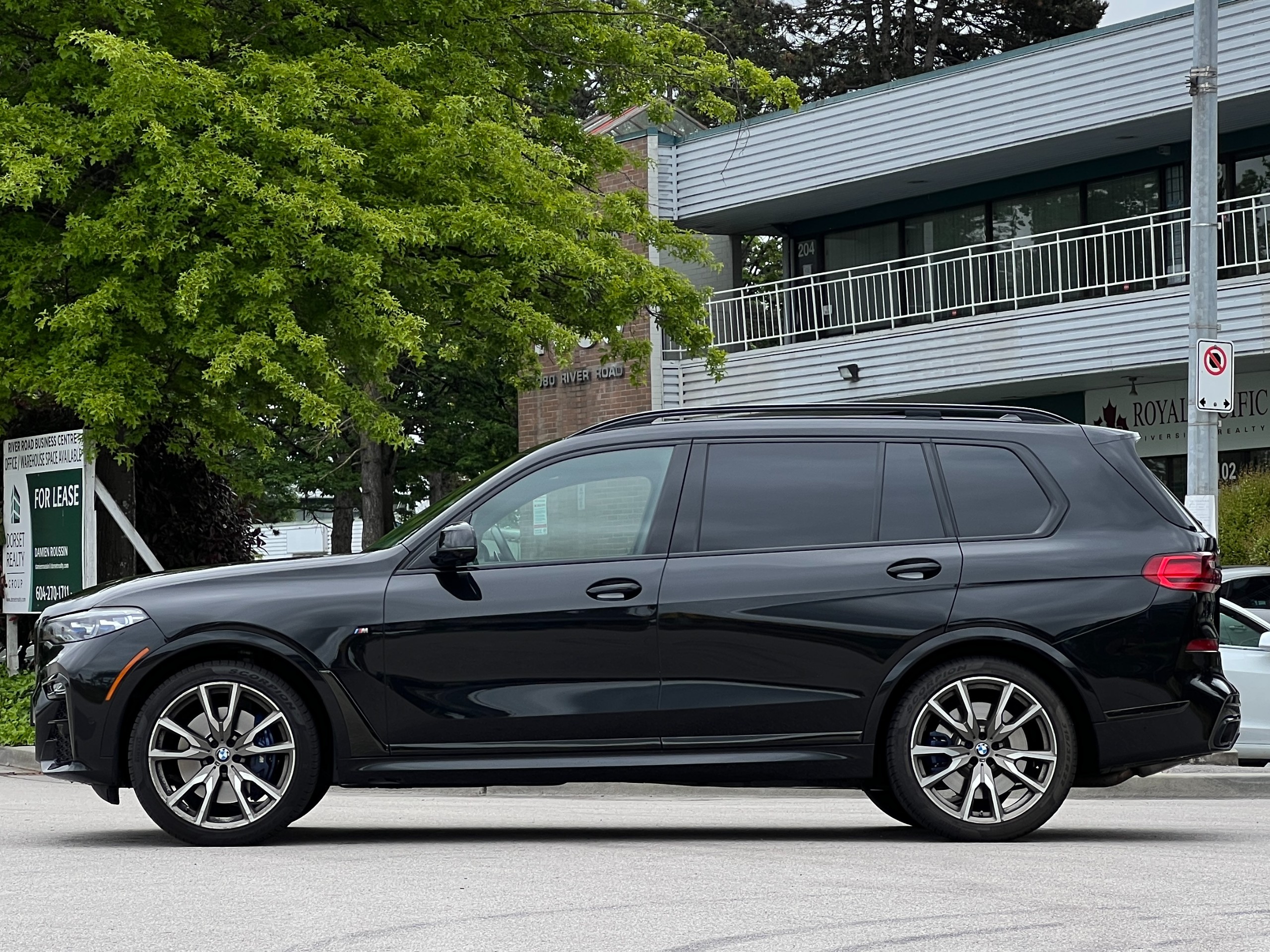 2020 BMW X7 M50i | No accident | BC Local | 3keys | One owner - Image 4