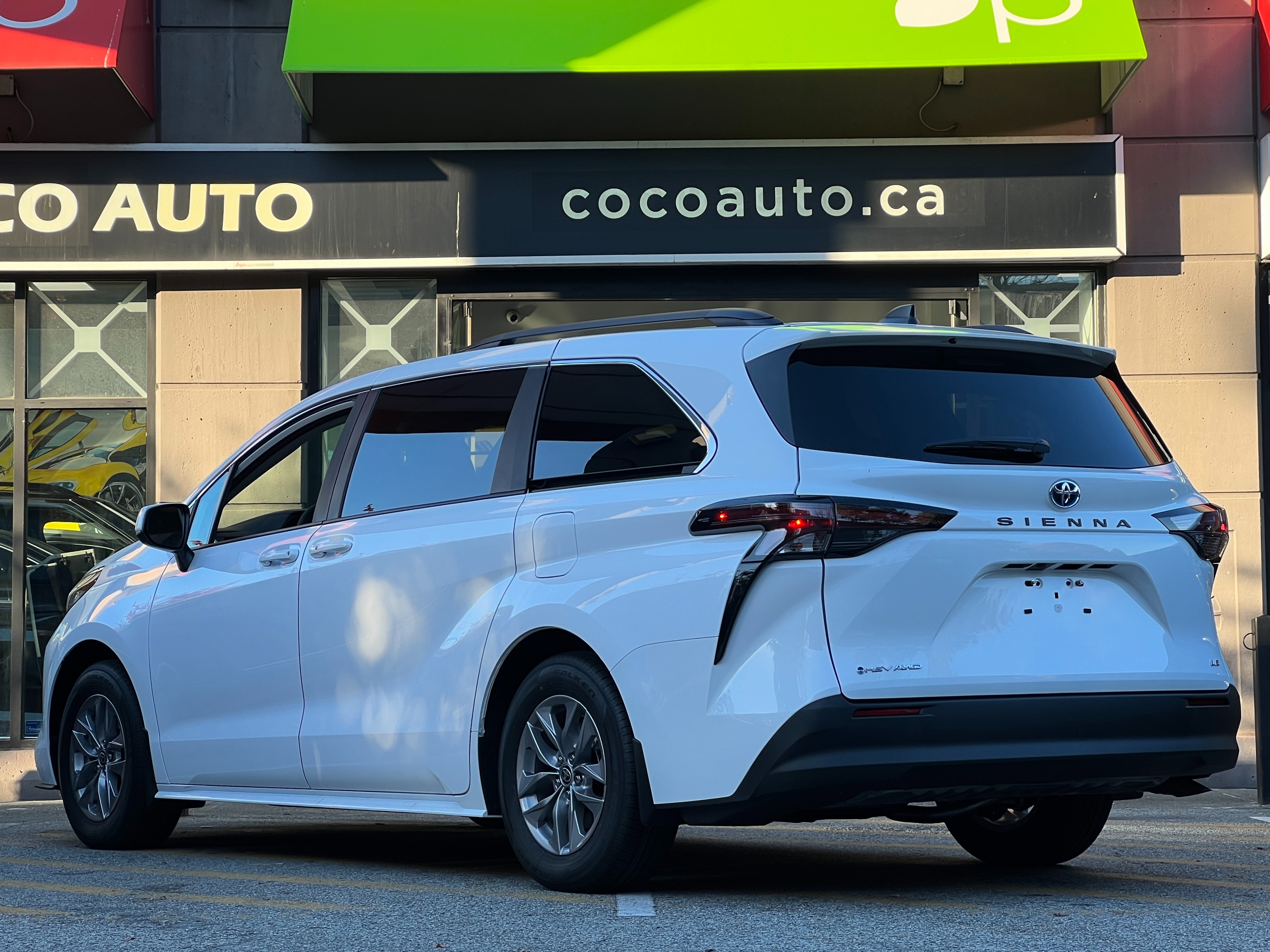 2025 Toyota Sienna LE hybrid awd | No accident - Image 6