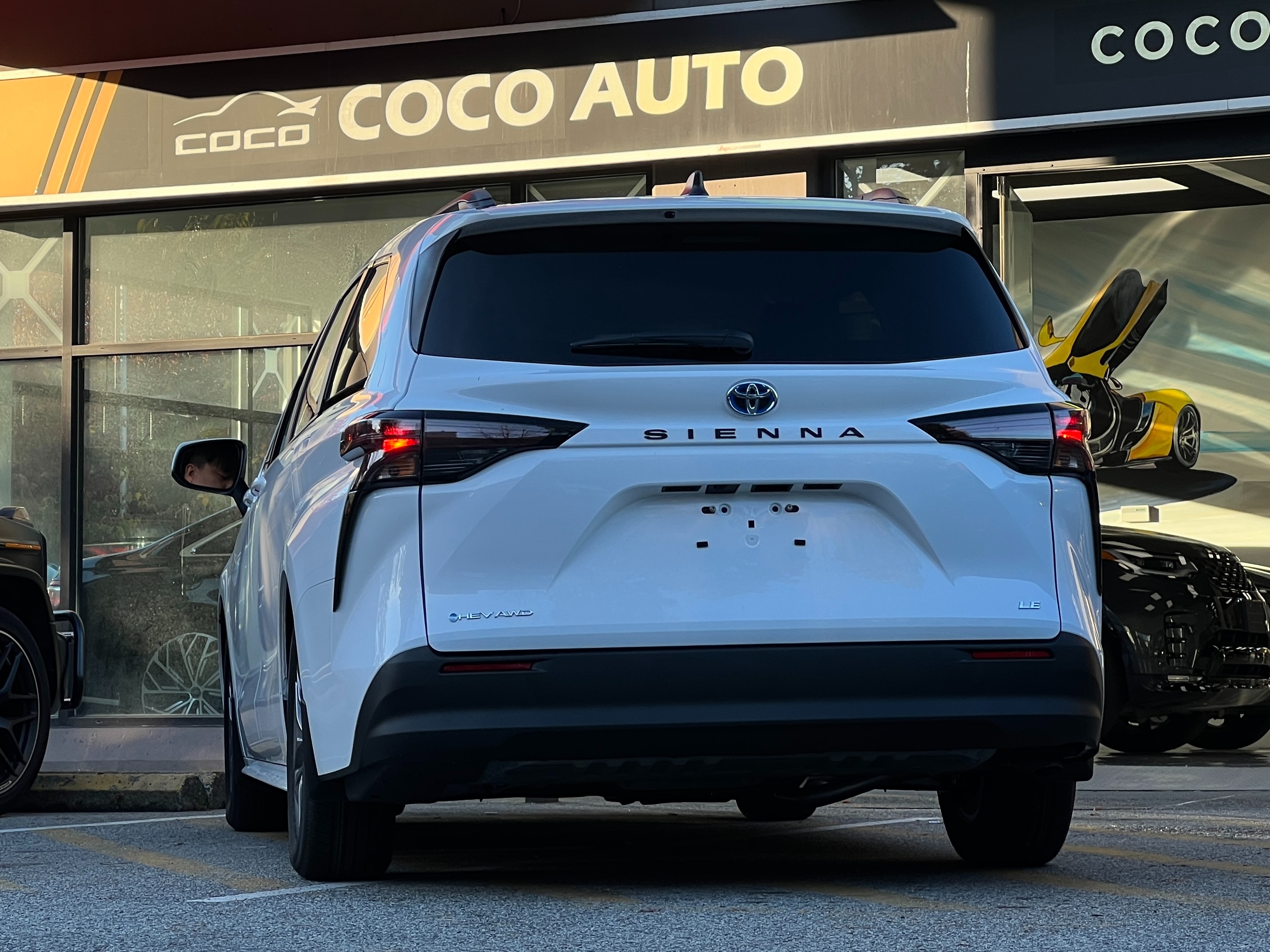 2025 Toyota Sienna LE hybrid awd | No accident - Image 5