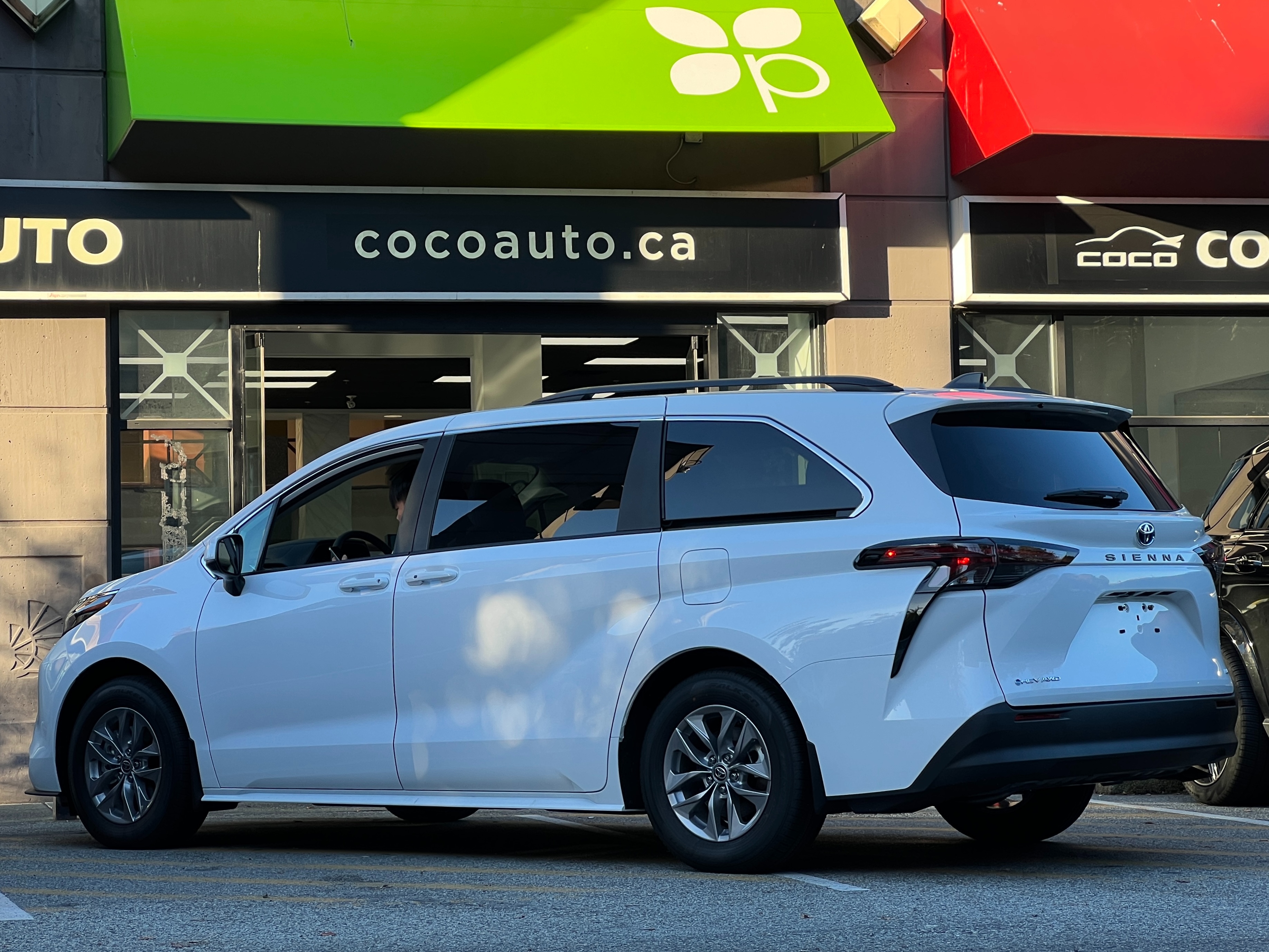 2025 Toyota Sienna LE hybrid awd | No accident - Image 7