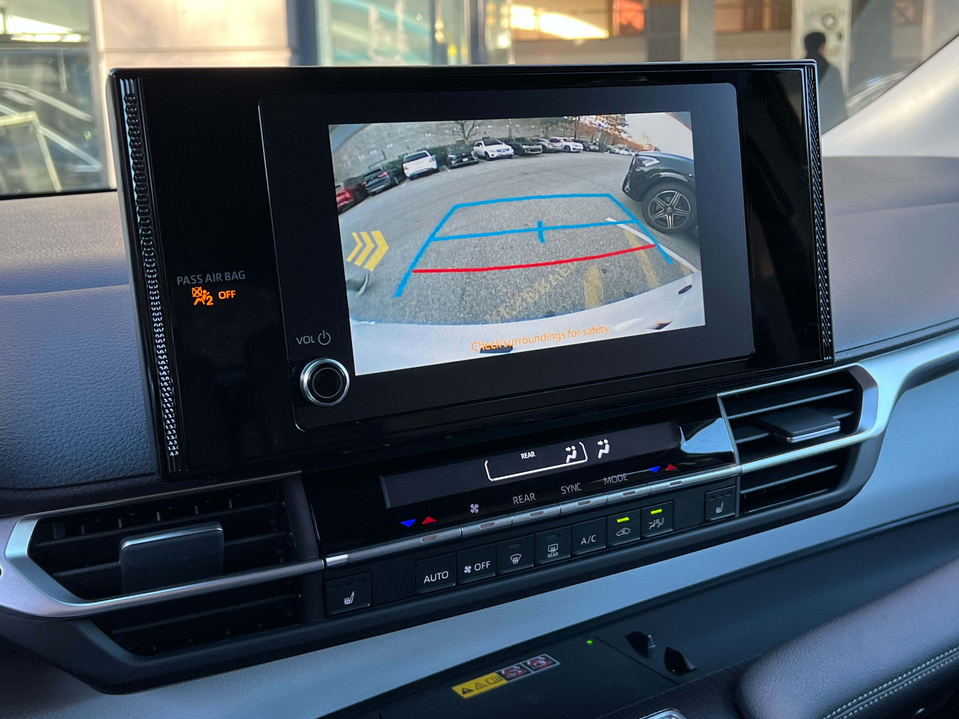 2025 Toyota Sienna LE hybrid awd | No accident - Image 9