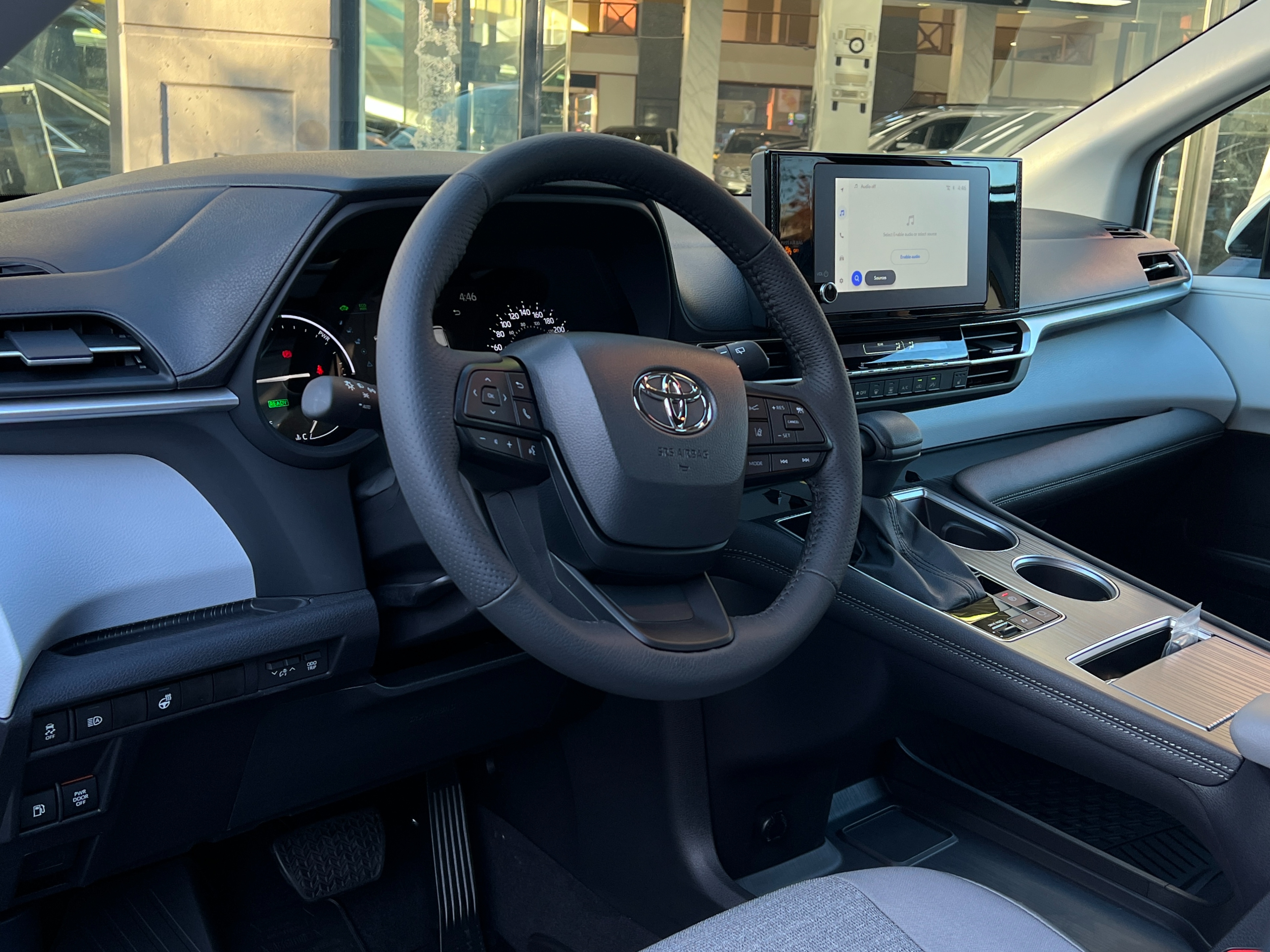 2025 Toyota Sienna LE hybrid awd | No accident - Image 8