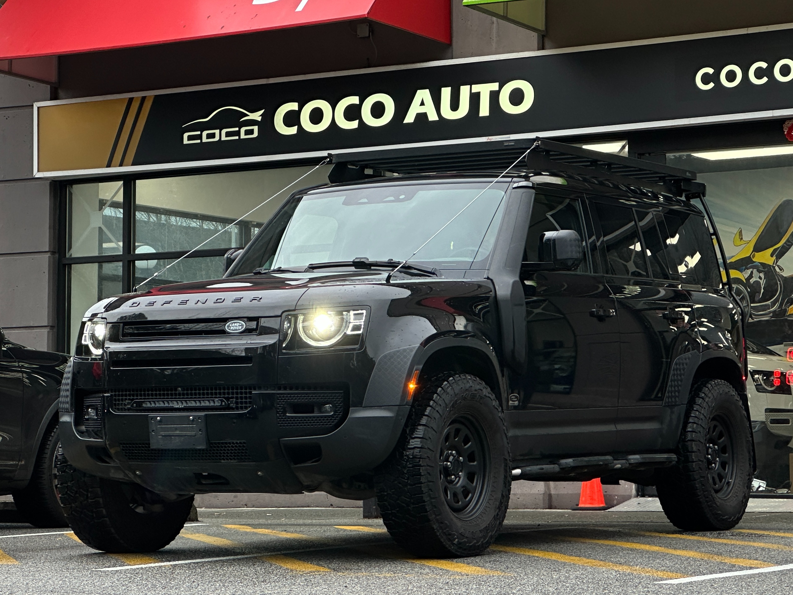 2020 Land Rover Defender - Image 4