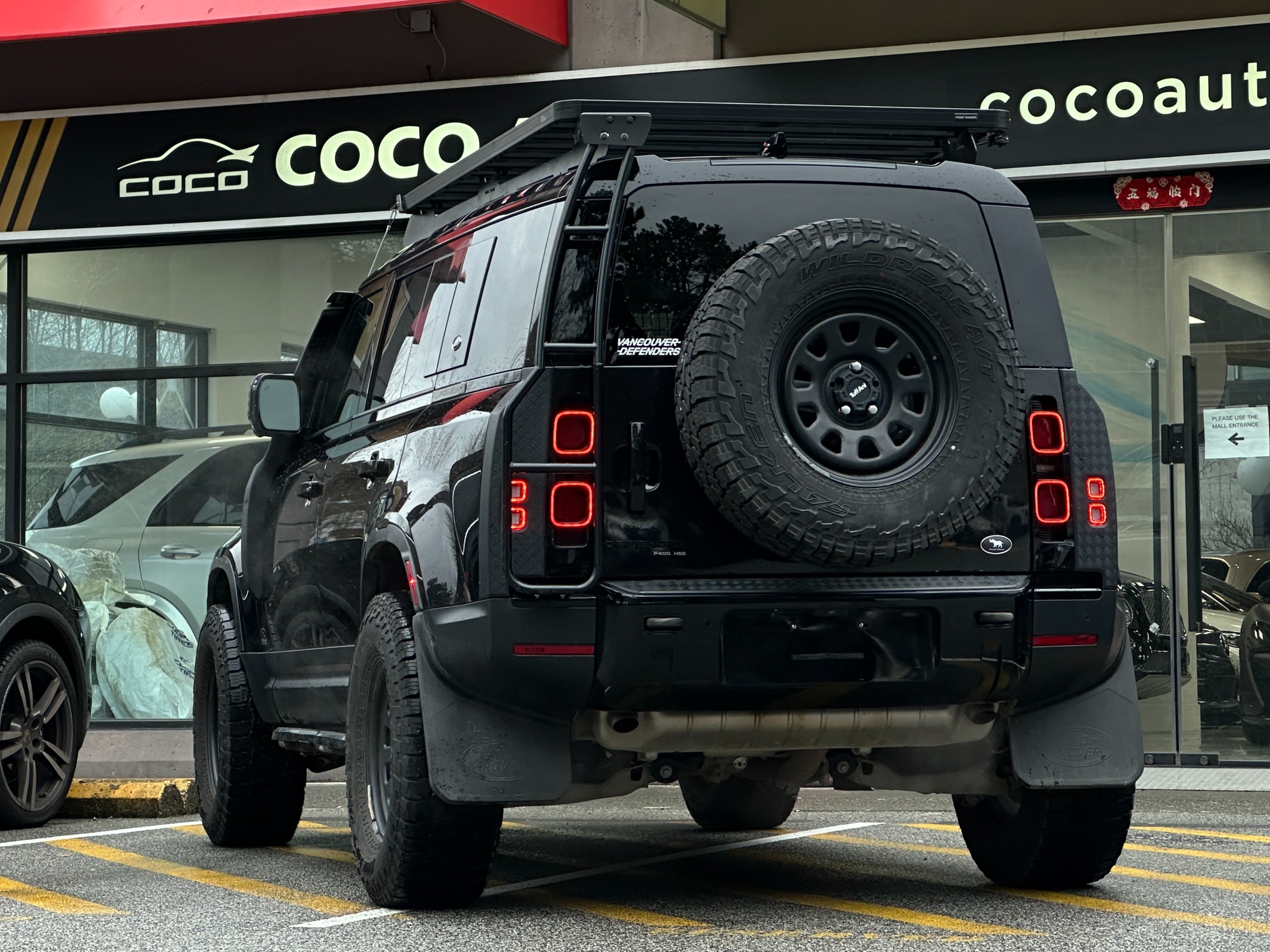 2020 Land Rover Defender - Image 5