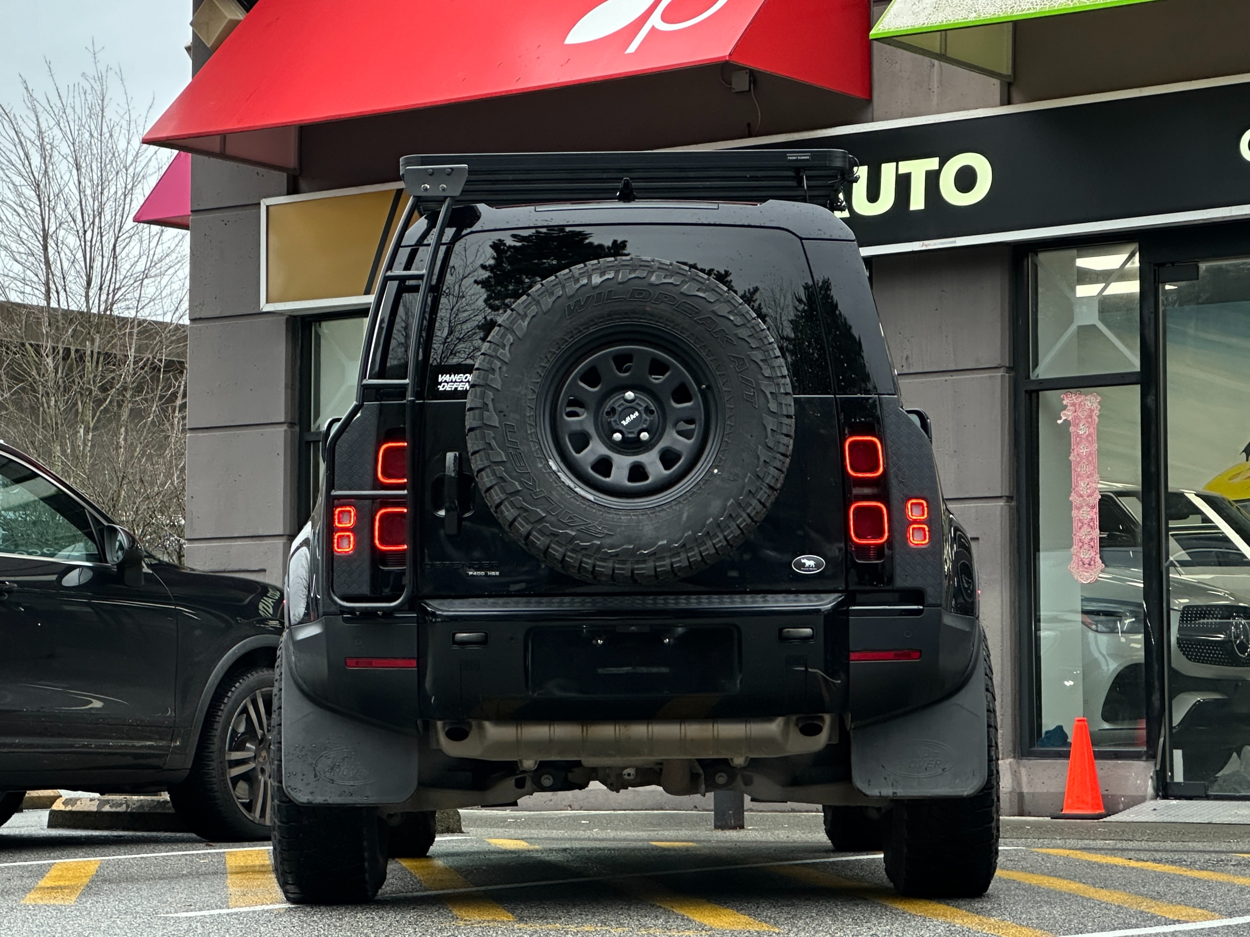 2020 Land Rover Defender - Image 7