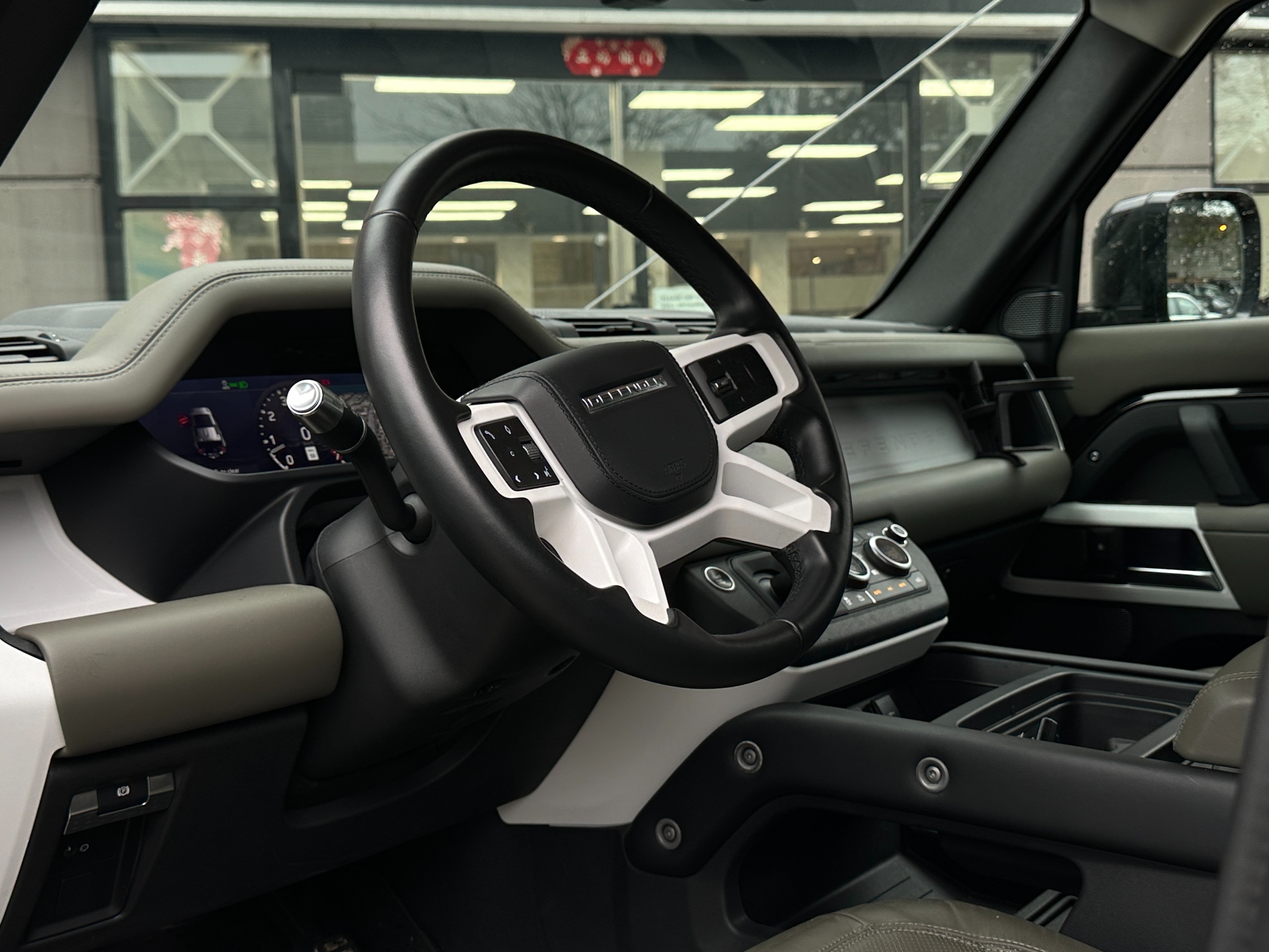 2020 Land Rover Defender - Image 8