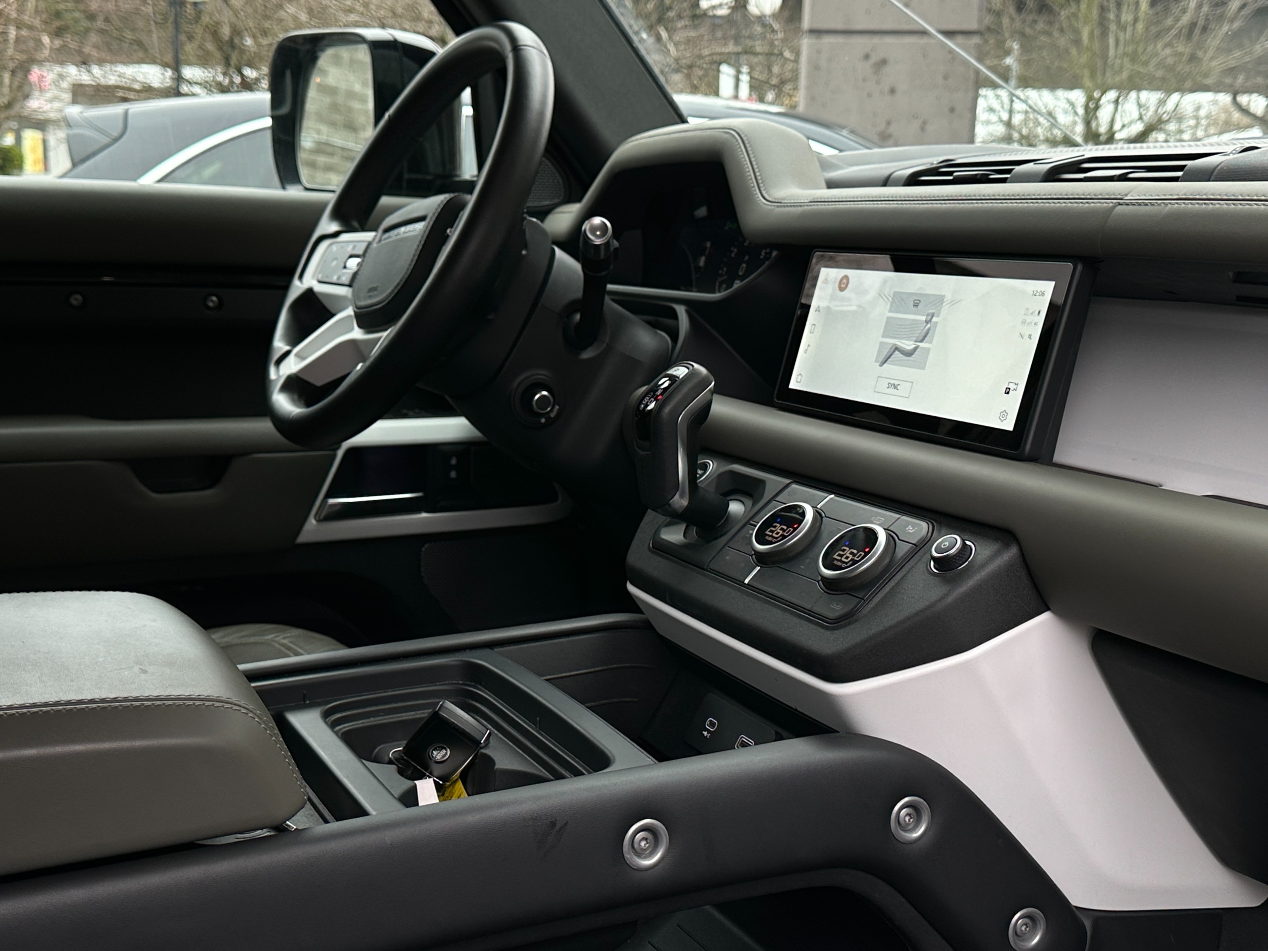 2020 Land Rover Defender - Image 9