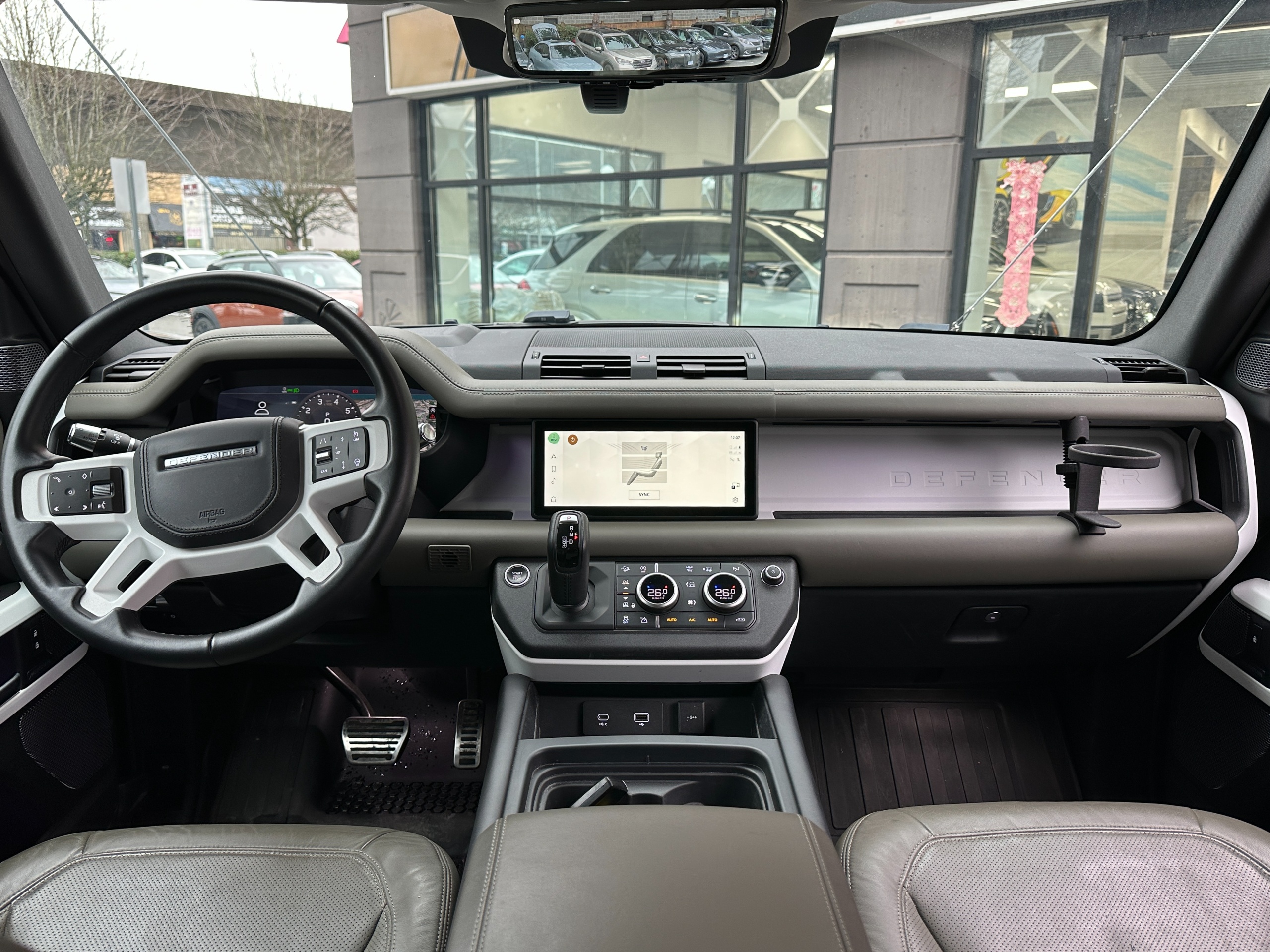 2020 Land Rover Defender - Image 11