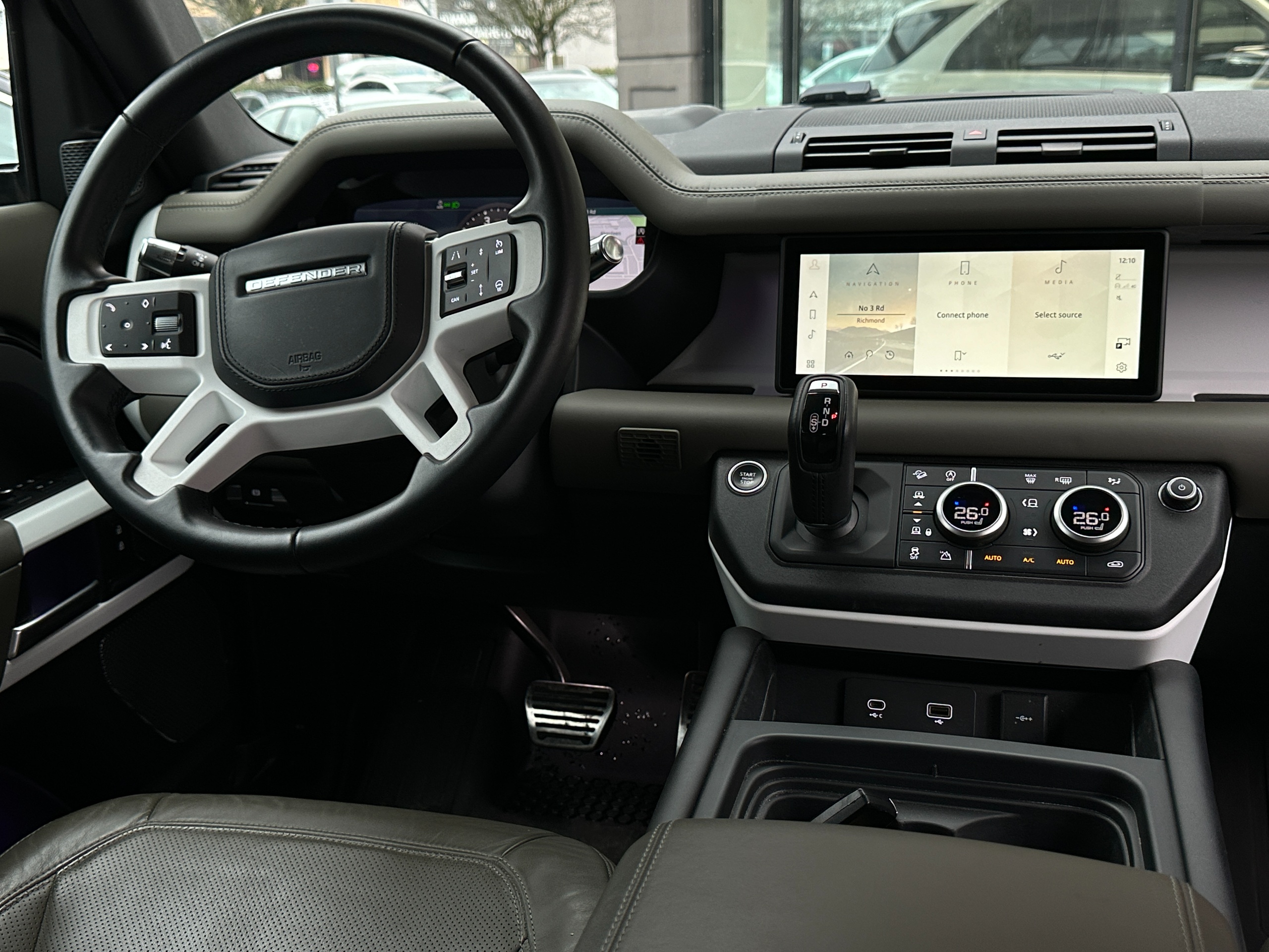 2020 Land Rover Defender - Image 13