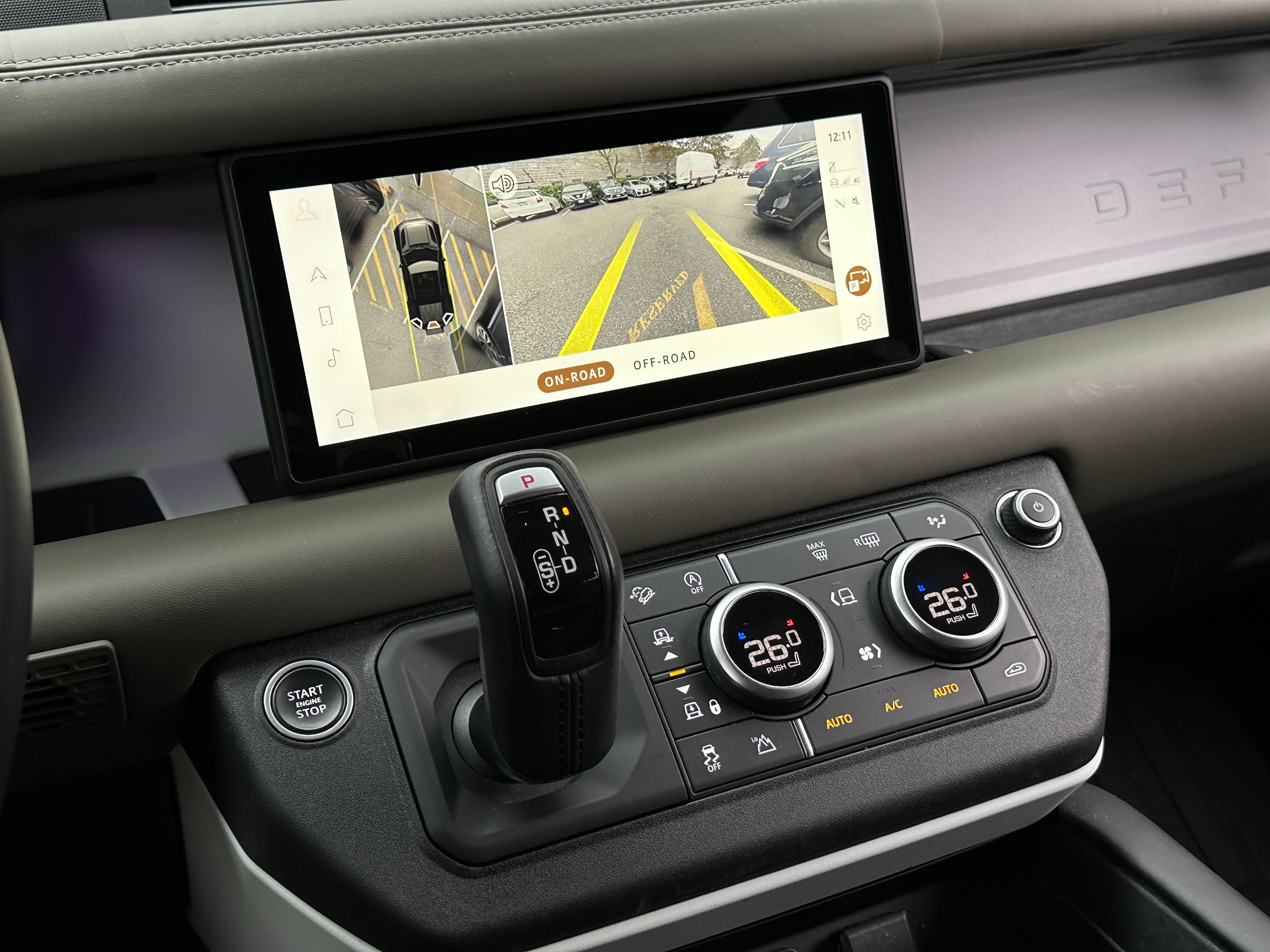 2020 Land Rover Defender - Image 14