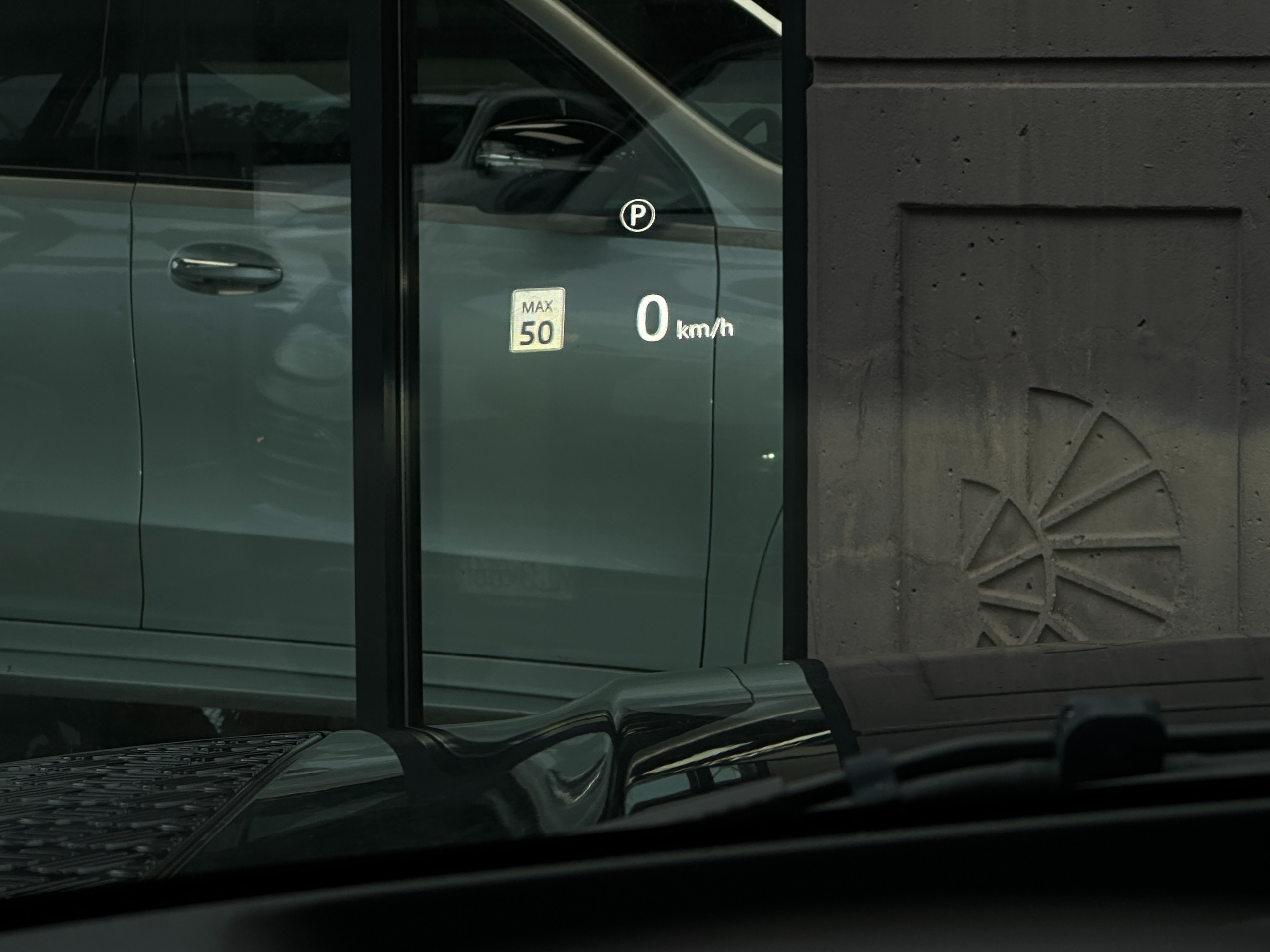 2020 Land Rover Defender - Image 17