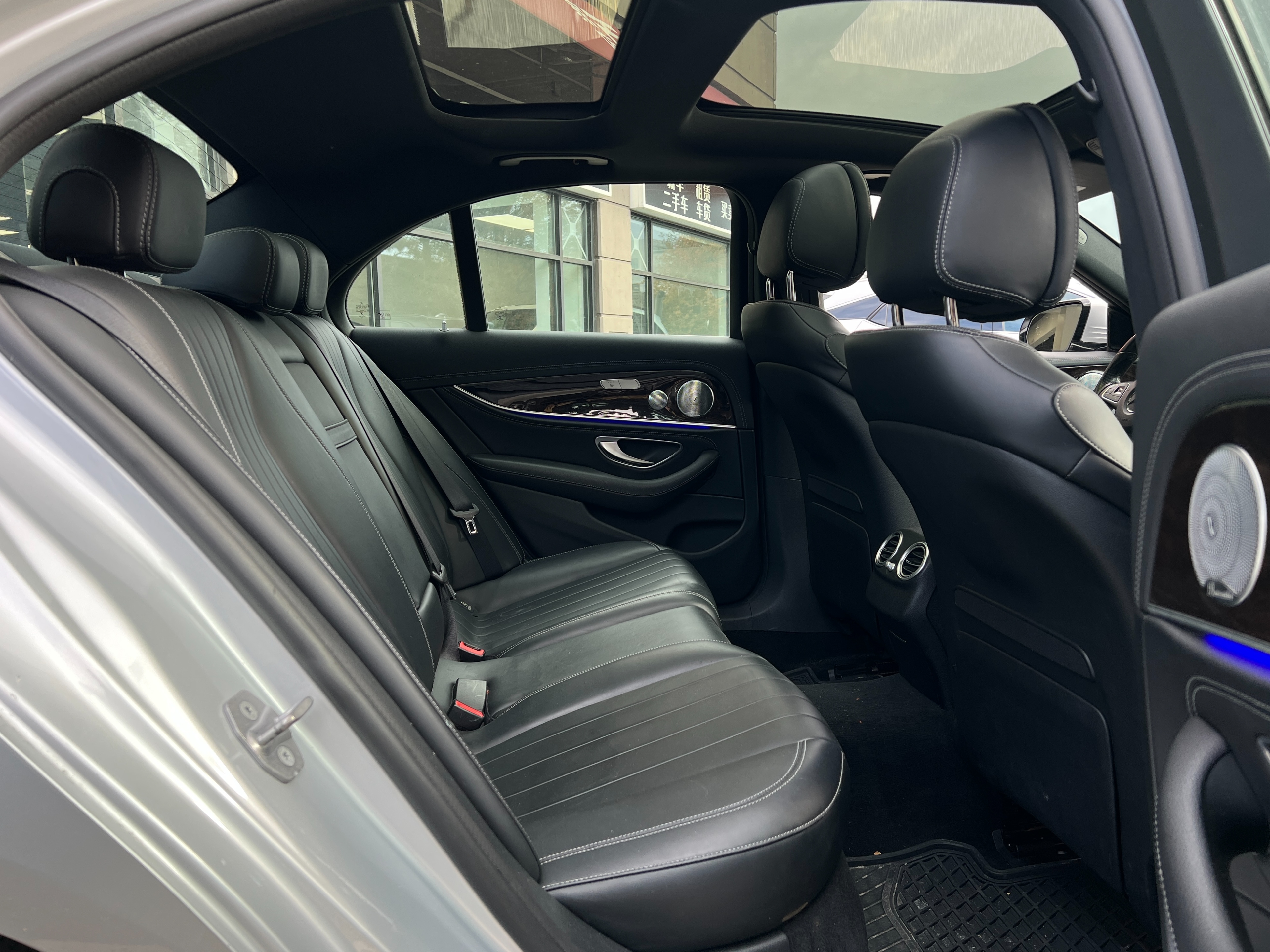 2018 Mercedes-Benz e400 4matic - Image 18