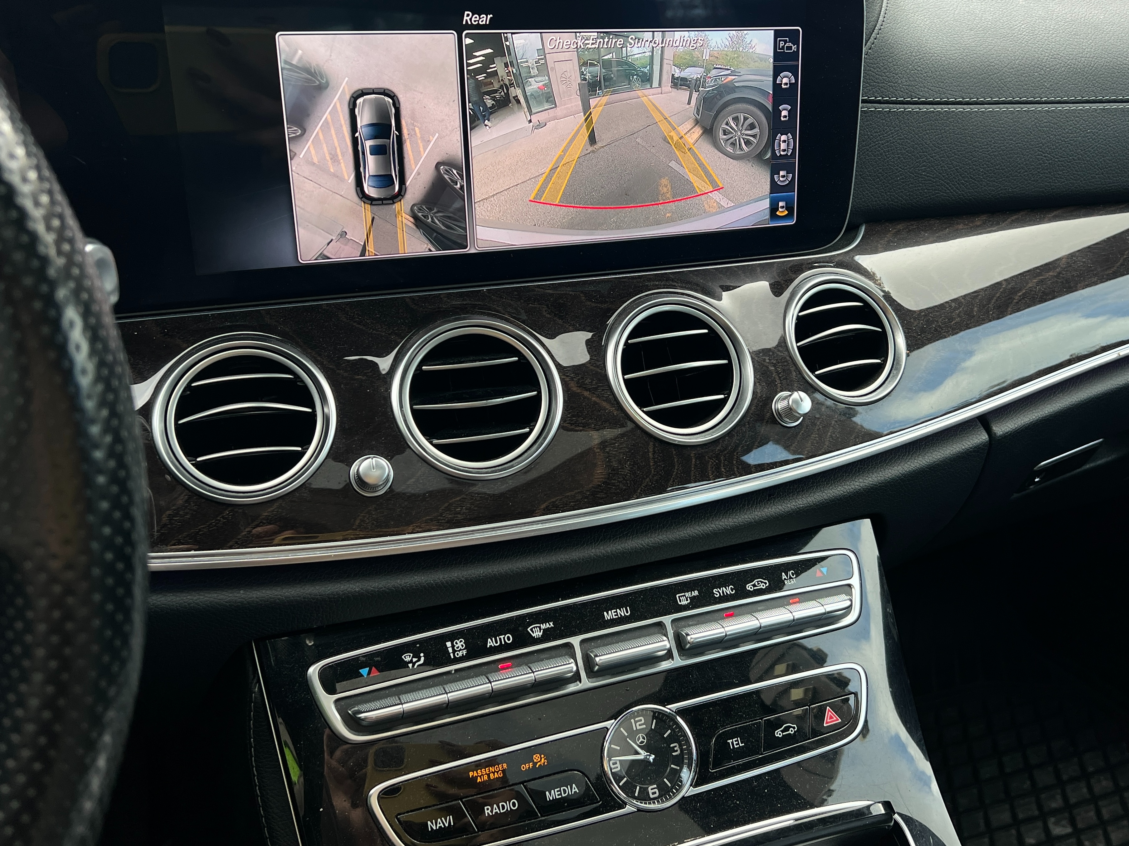 2018 Mercedes-Benz e400 4matic - Image 16
