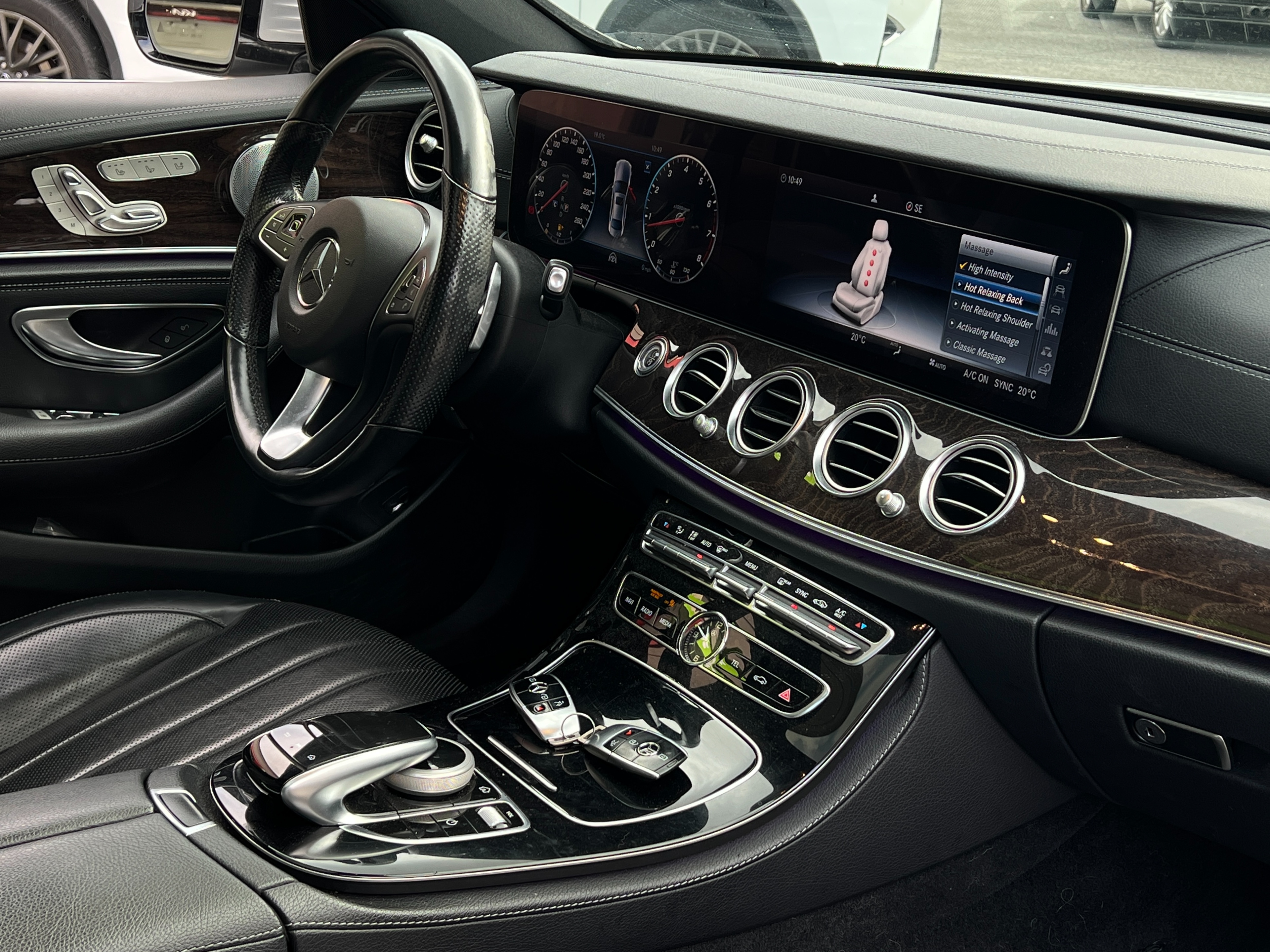 2018 Mercedes-Benz e400 4matic - Image 12