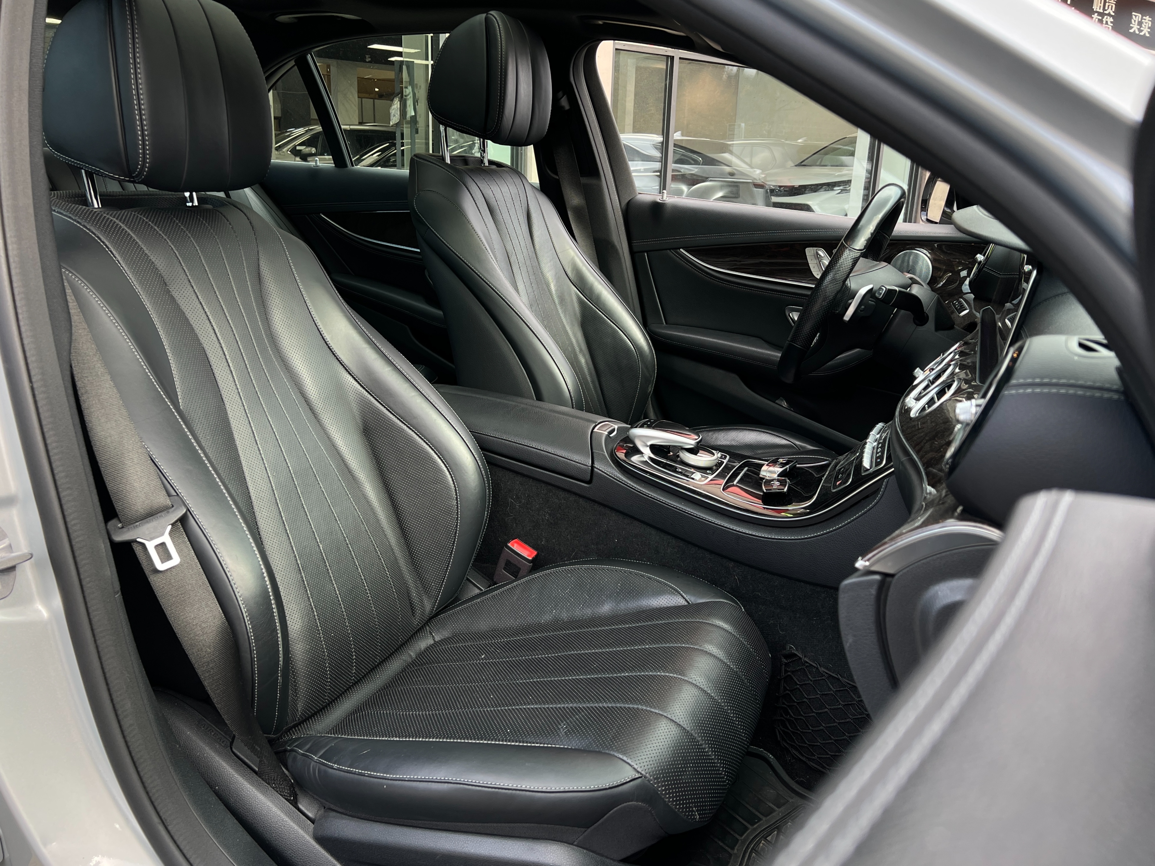 2018 Mercedes-Benz e400 4matic - Image 11