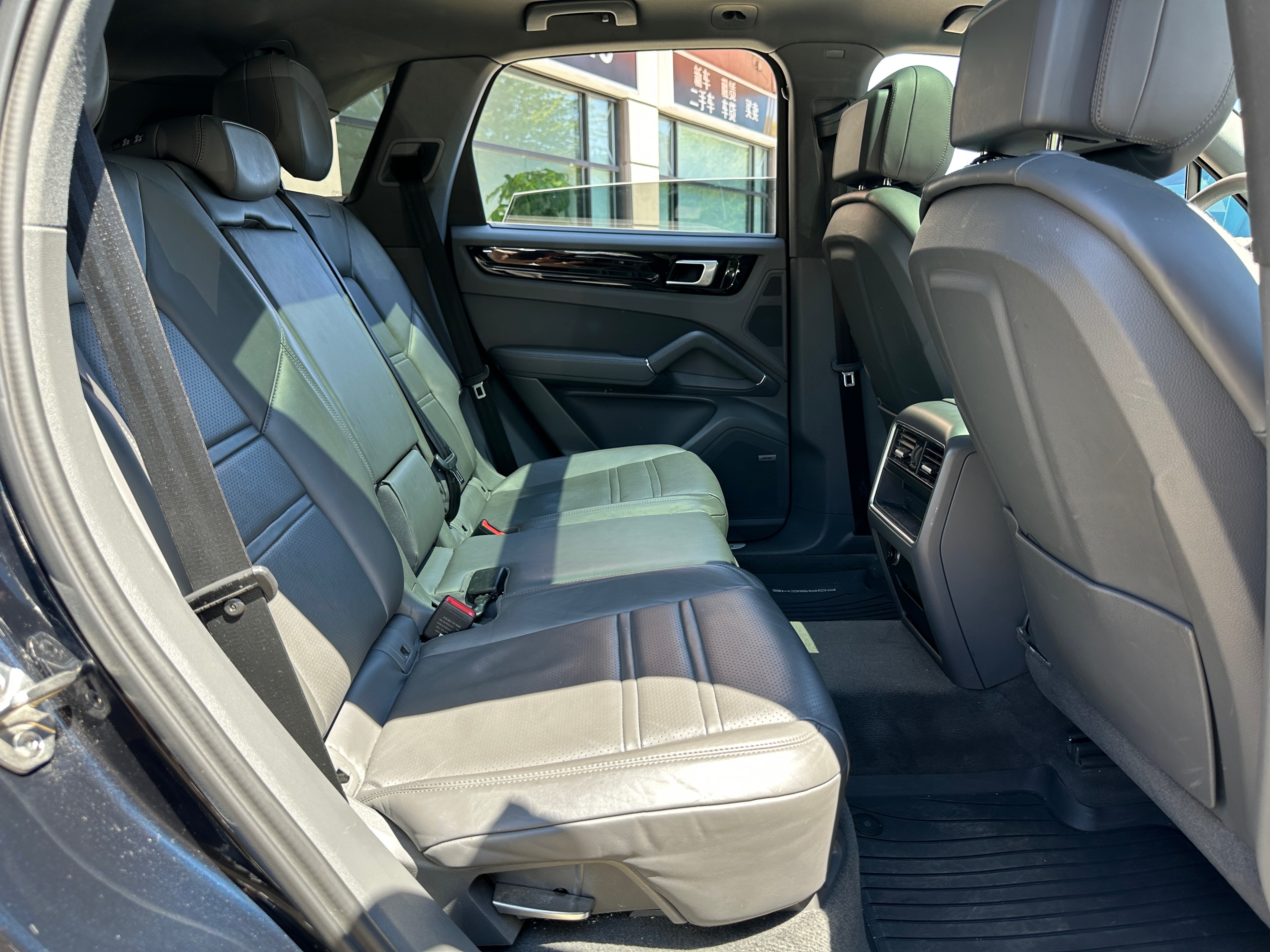 2019 Porsche Cayenne - Image 16