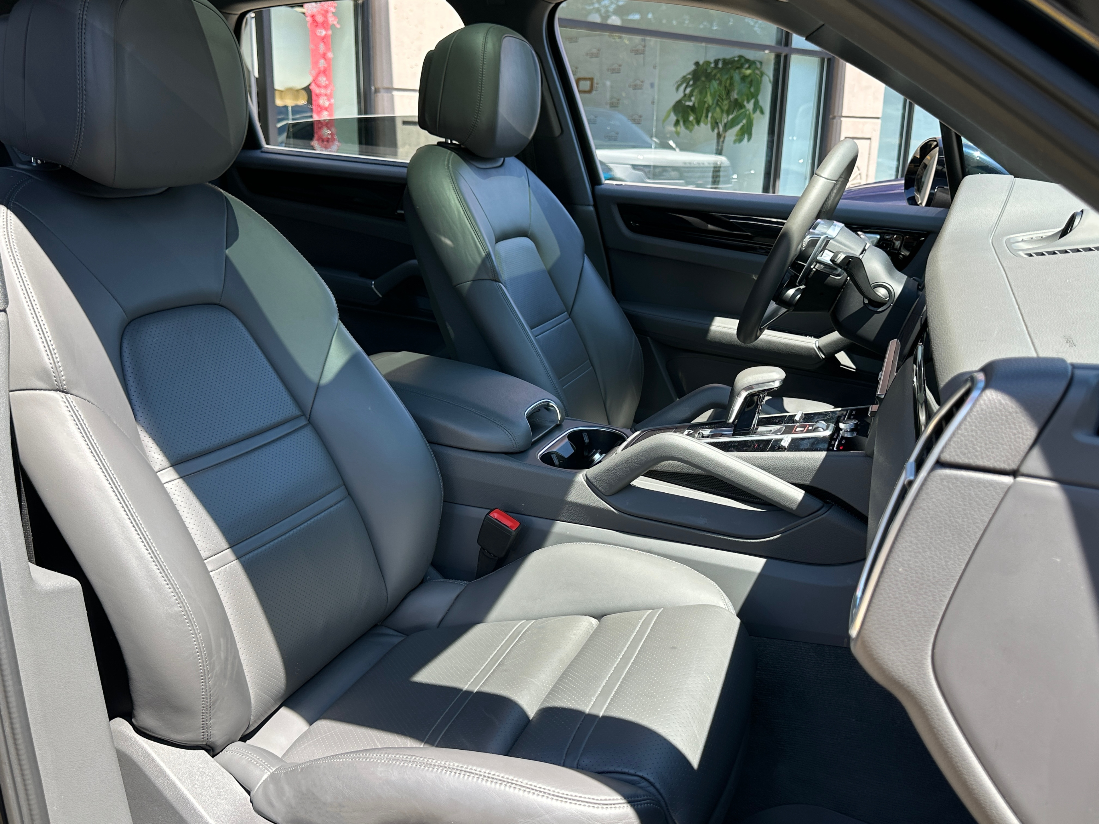 2019 Porsche Cayenne - Image 14