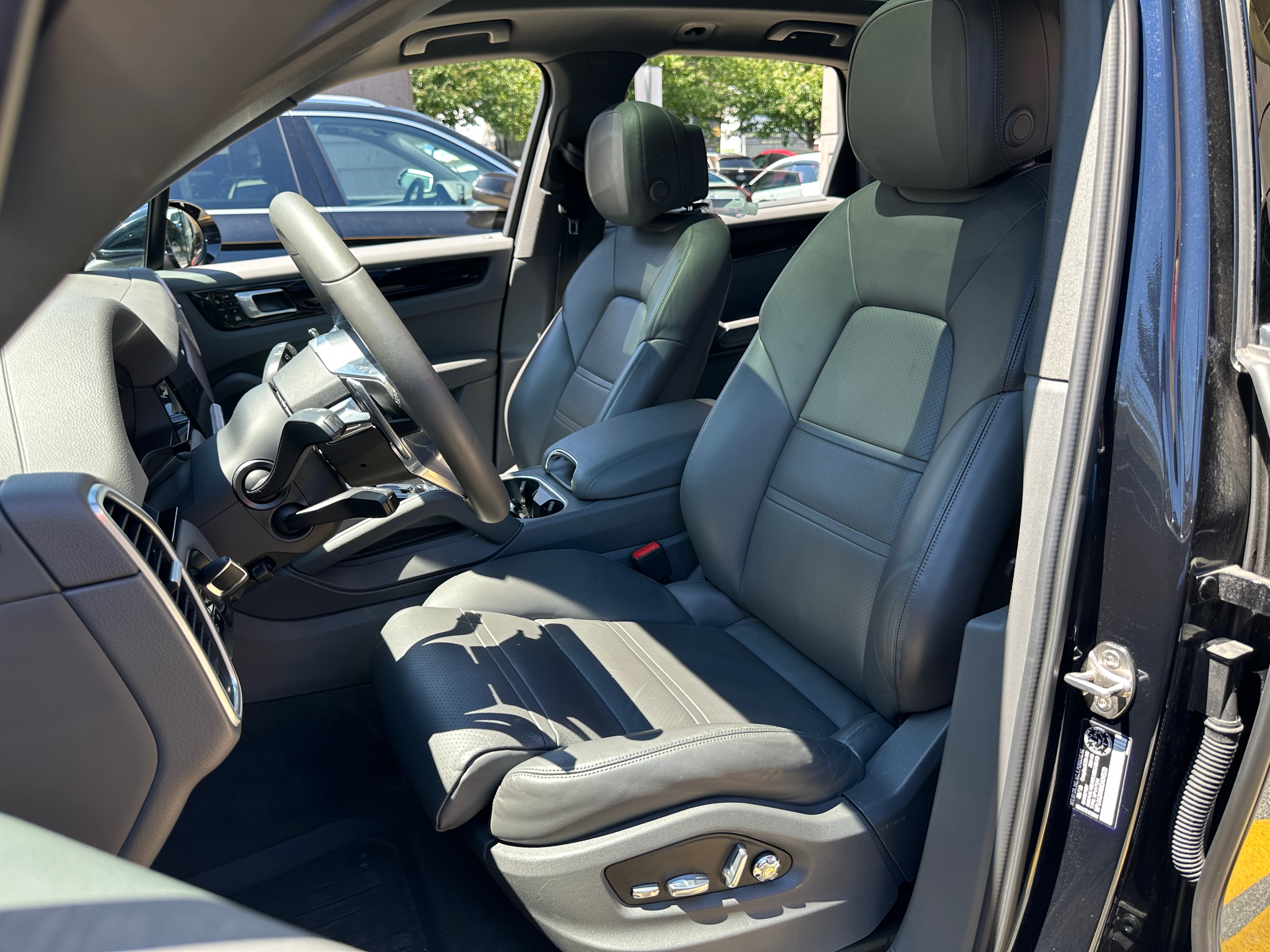 2019 Porsche Cayenne - Image 15