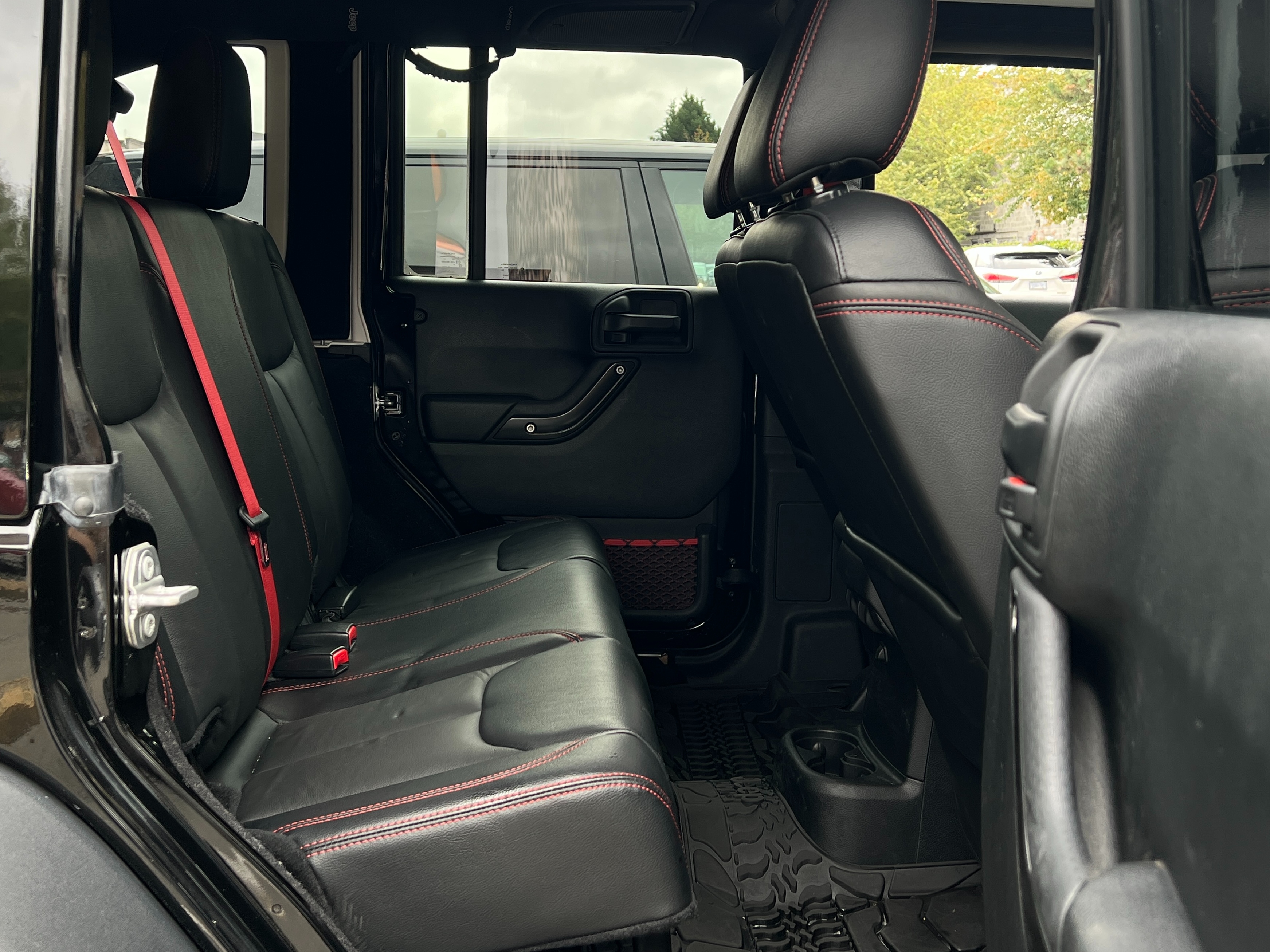 2017 Jeep Wrangler Unlimited Rubicon Recon Edition - Image 13