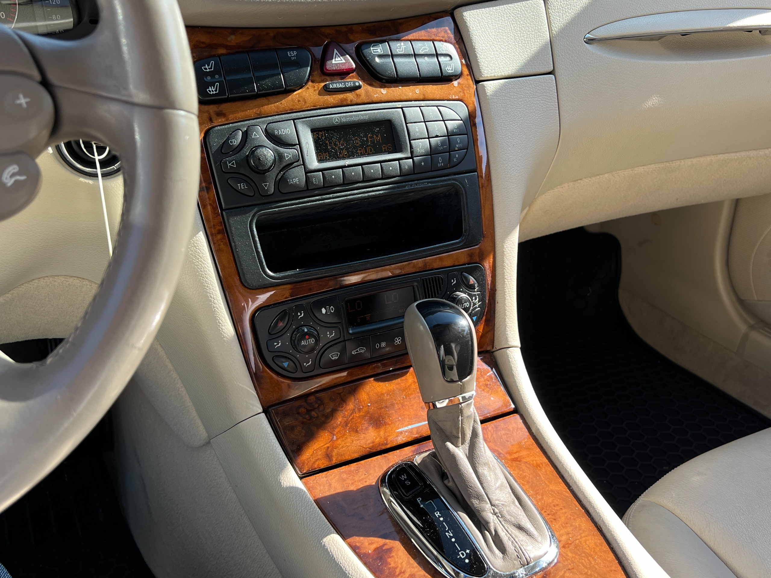 2003 Mercedes-Benz CLK320 - Image 12