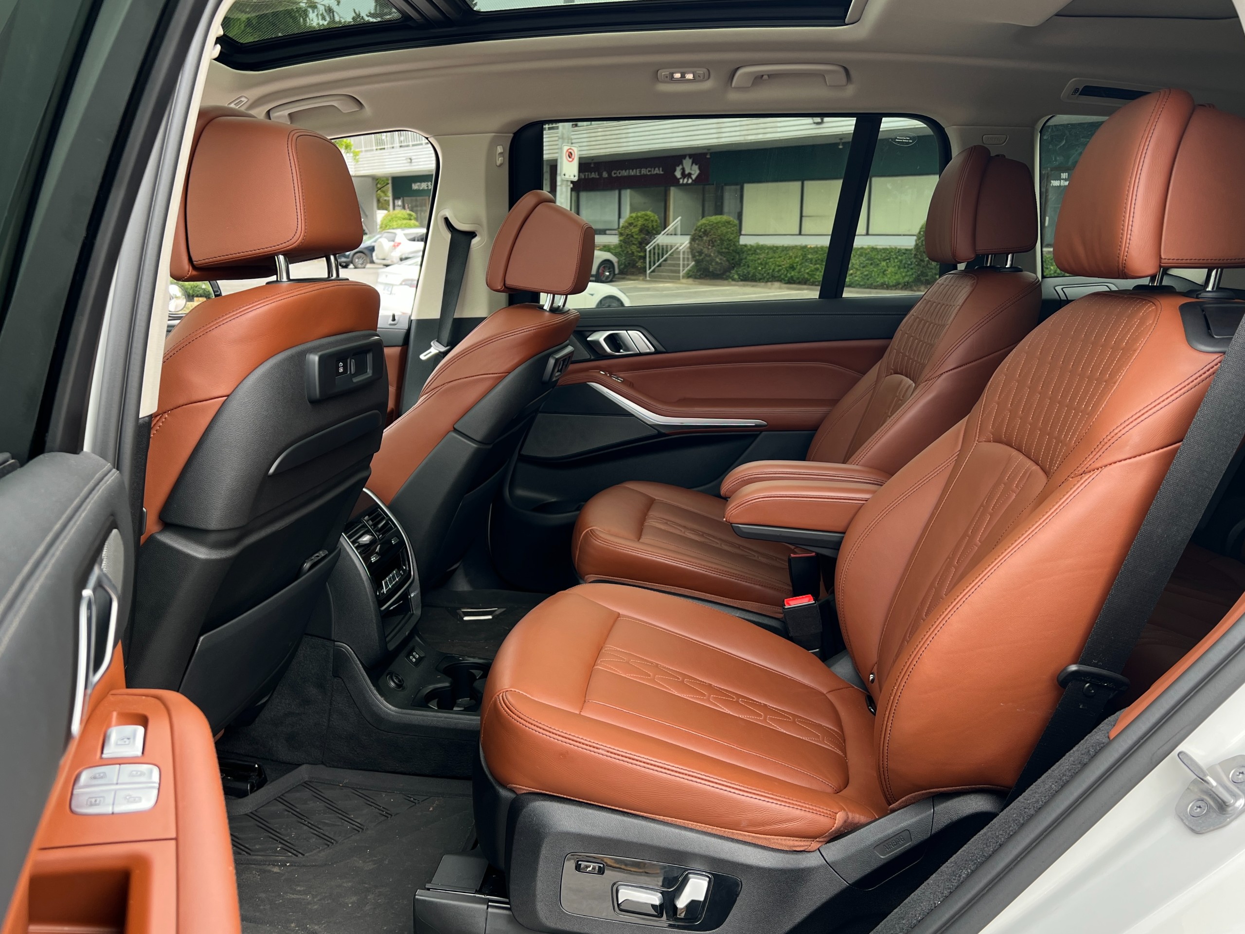 2022 BMW x7 xdrive40i |No accident | BC Local | 6 seater - Image 16