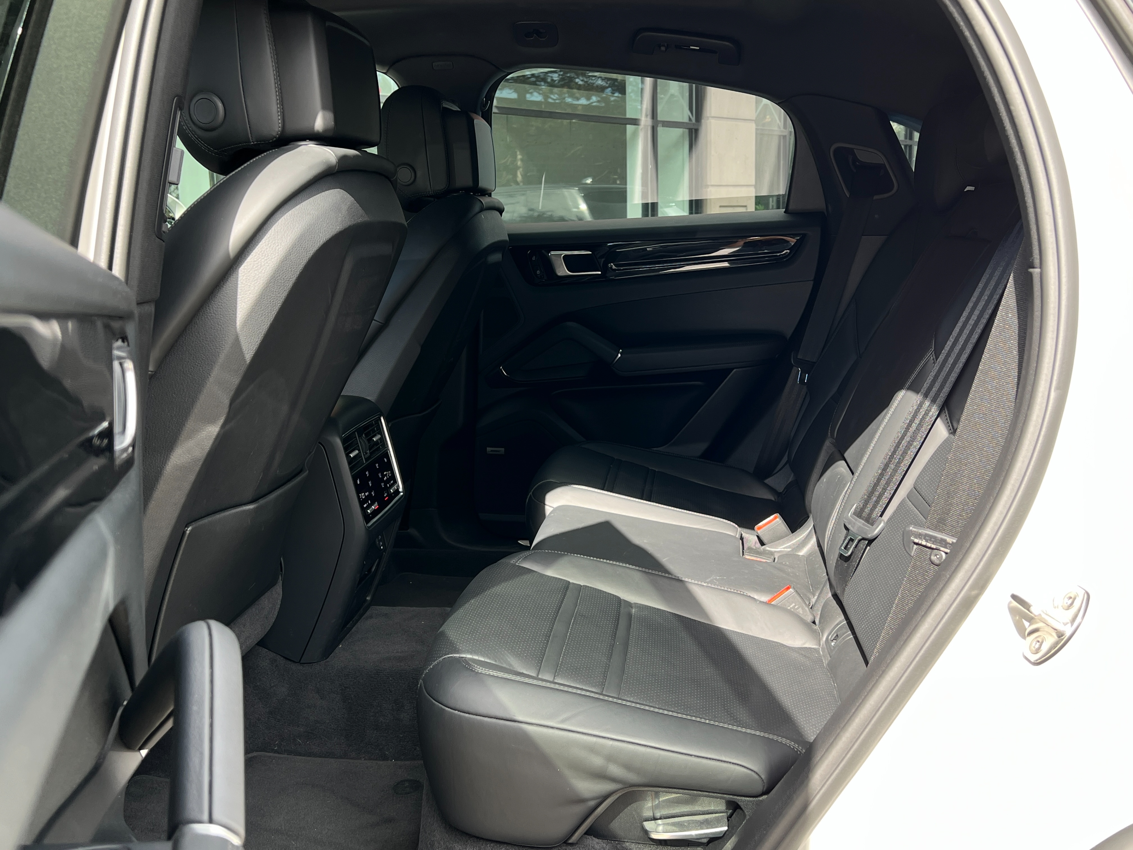 2020 Porsche Cayenne - Image 16