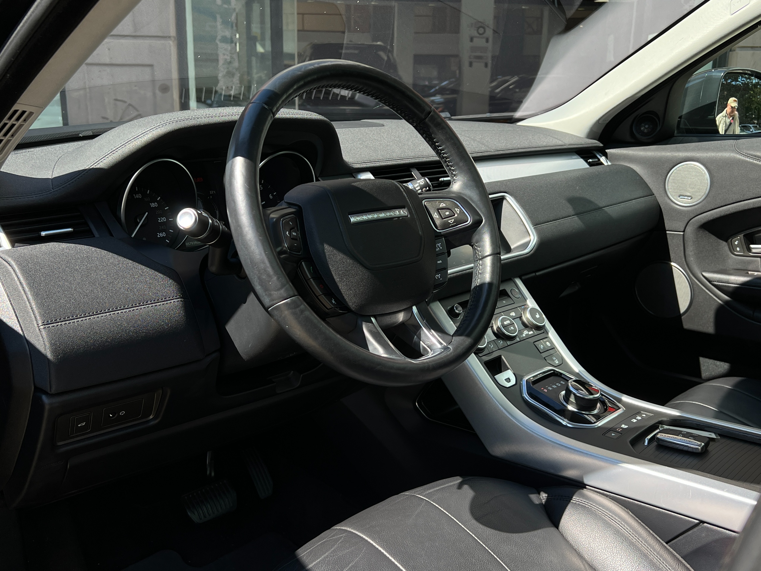 2018 Land Rover Range Rover - Image 8