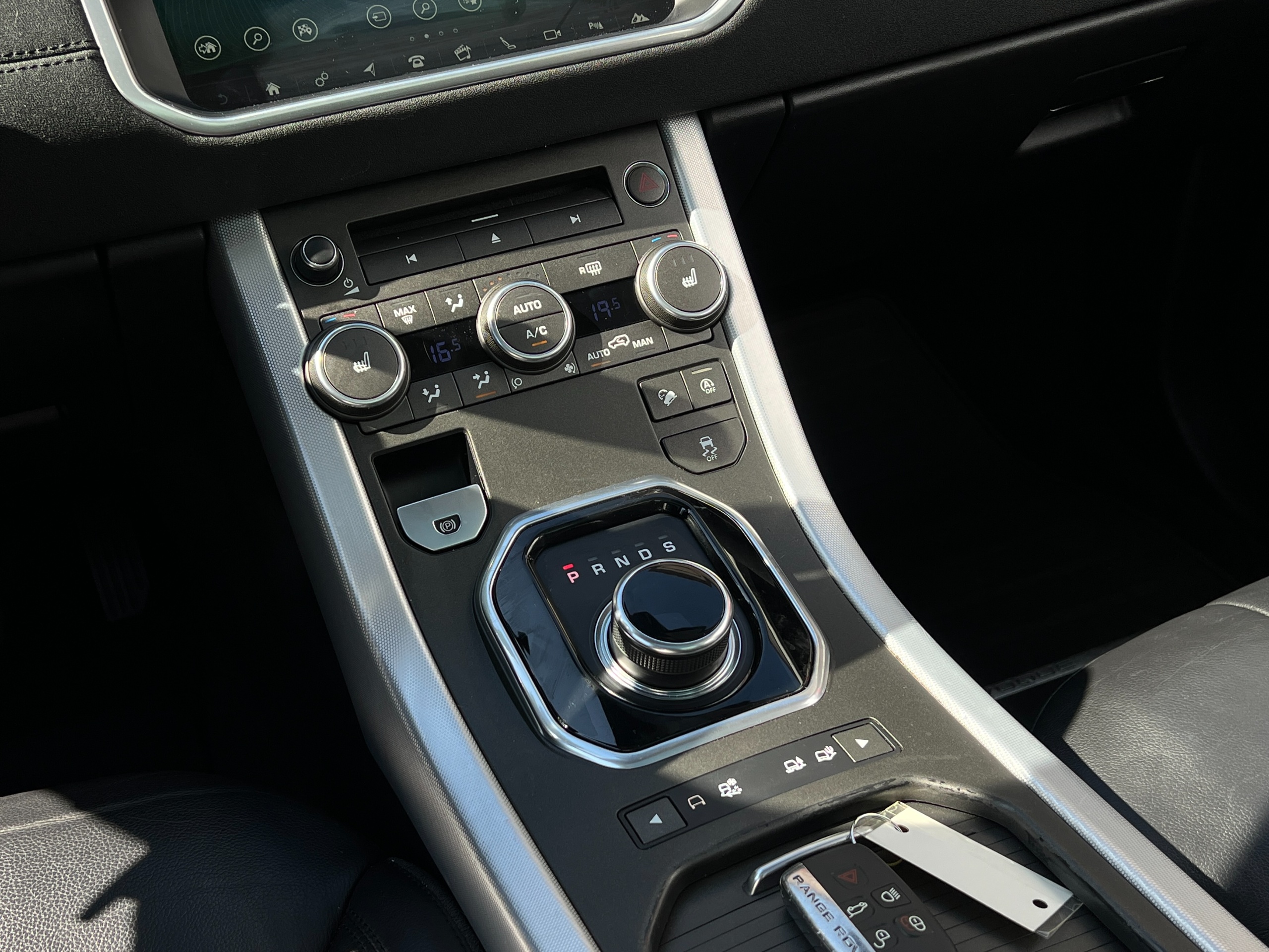 2018 Land Rover Range Rover - Image 16