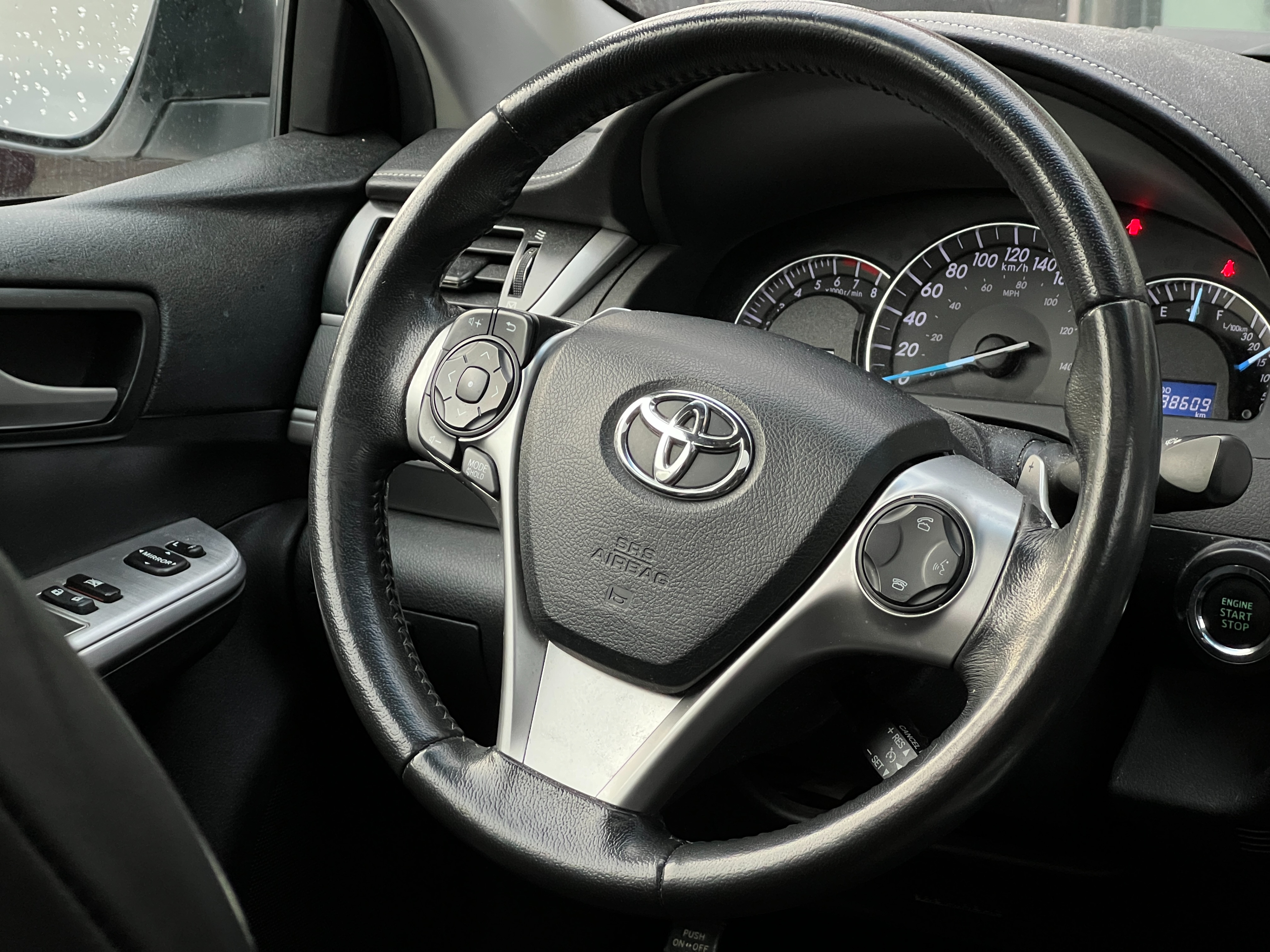 2012 Toyota Camry ｜BC Local - Image 12