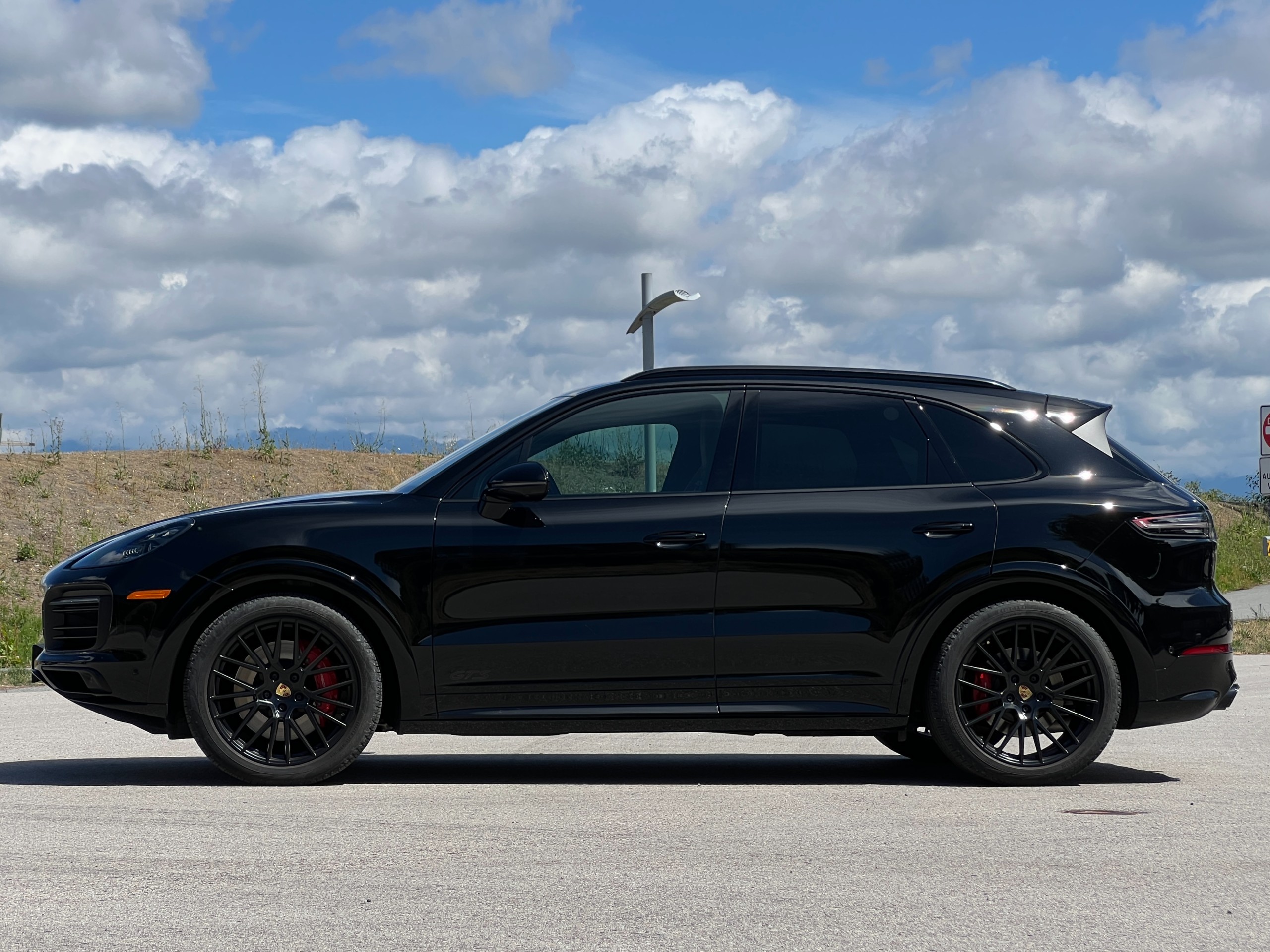 2022 Porsche cayenne gts |No accident - Image 4