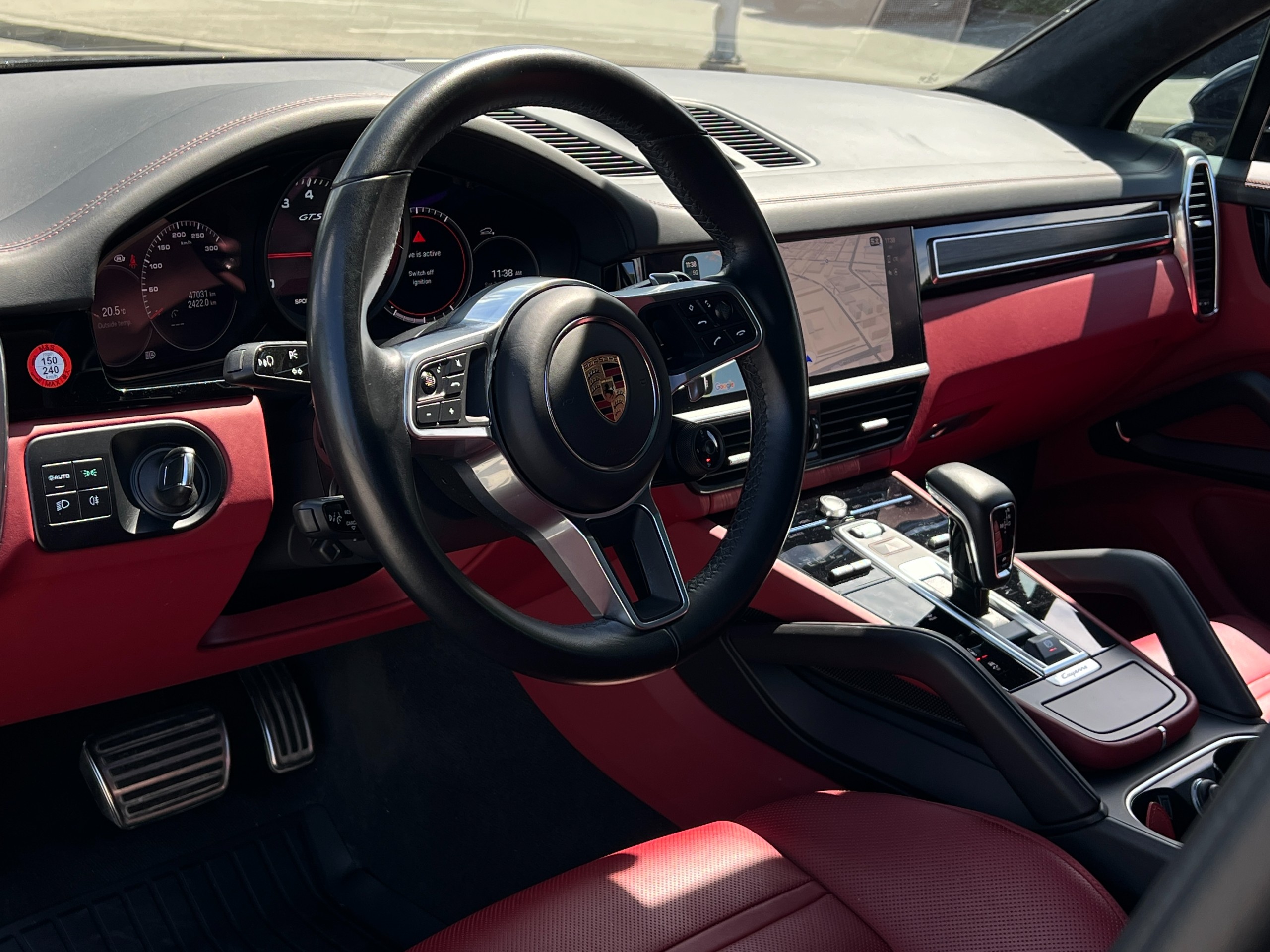 2022 Porsche cayenne gts |No accident - Image 13