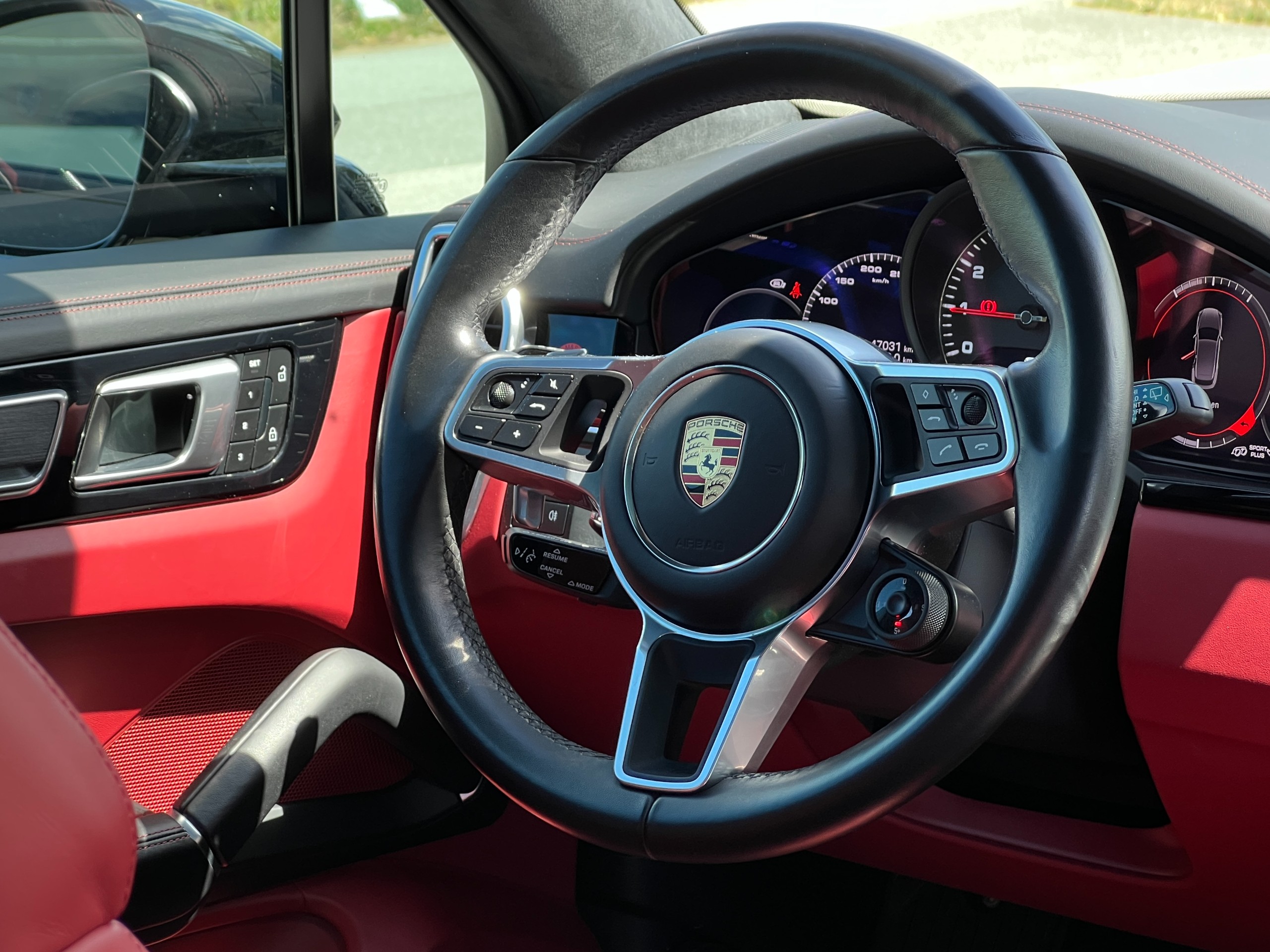 2022 Porsche cayenne gts |No accident - Image 16