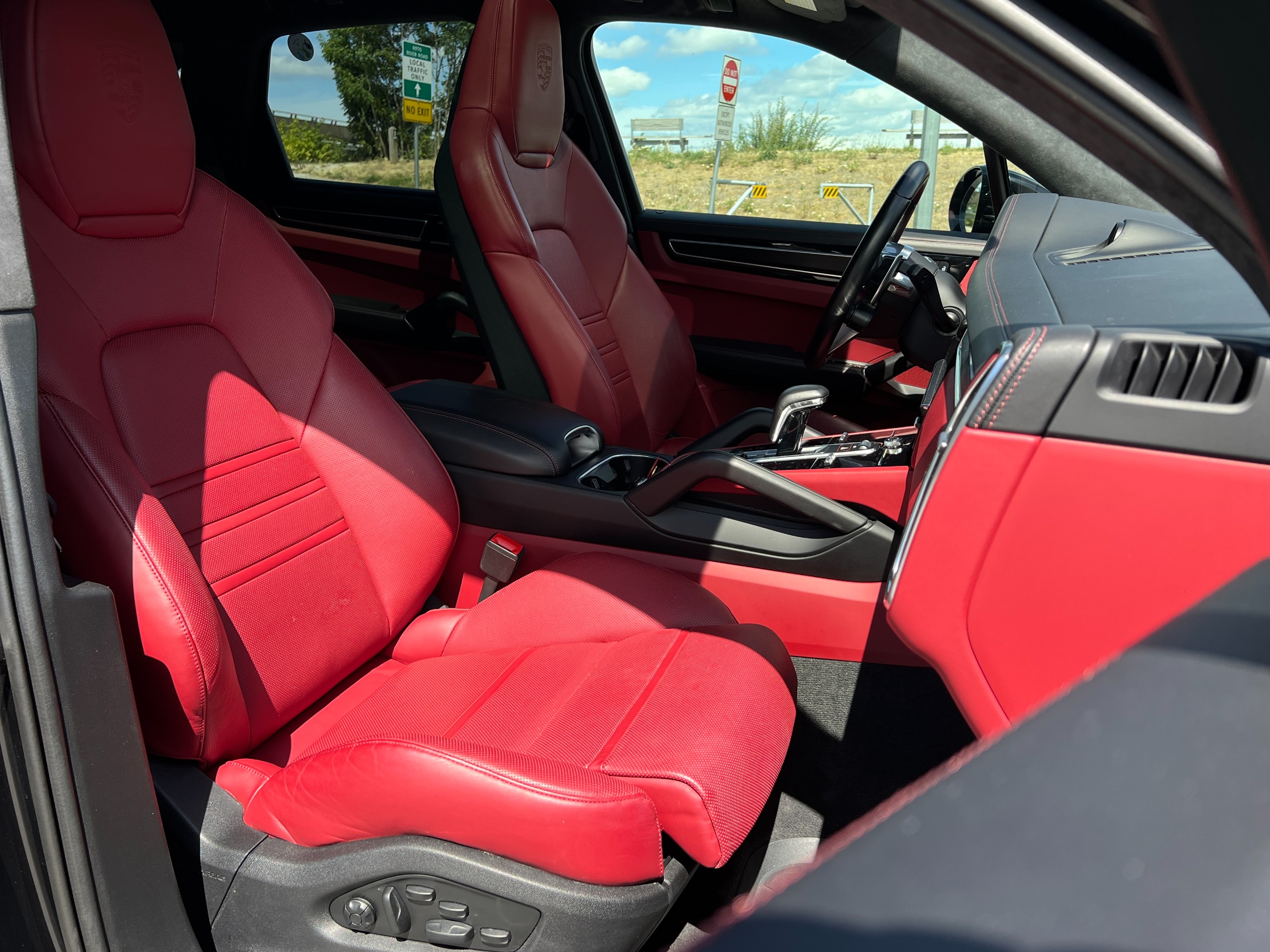2022 Porsche cayenne gts |No accident - Image 9