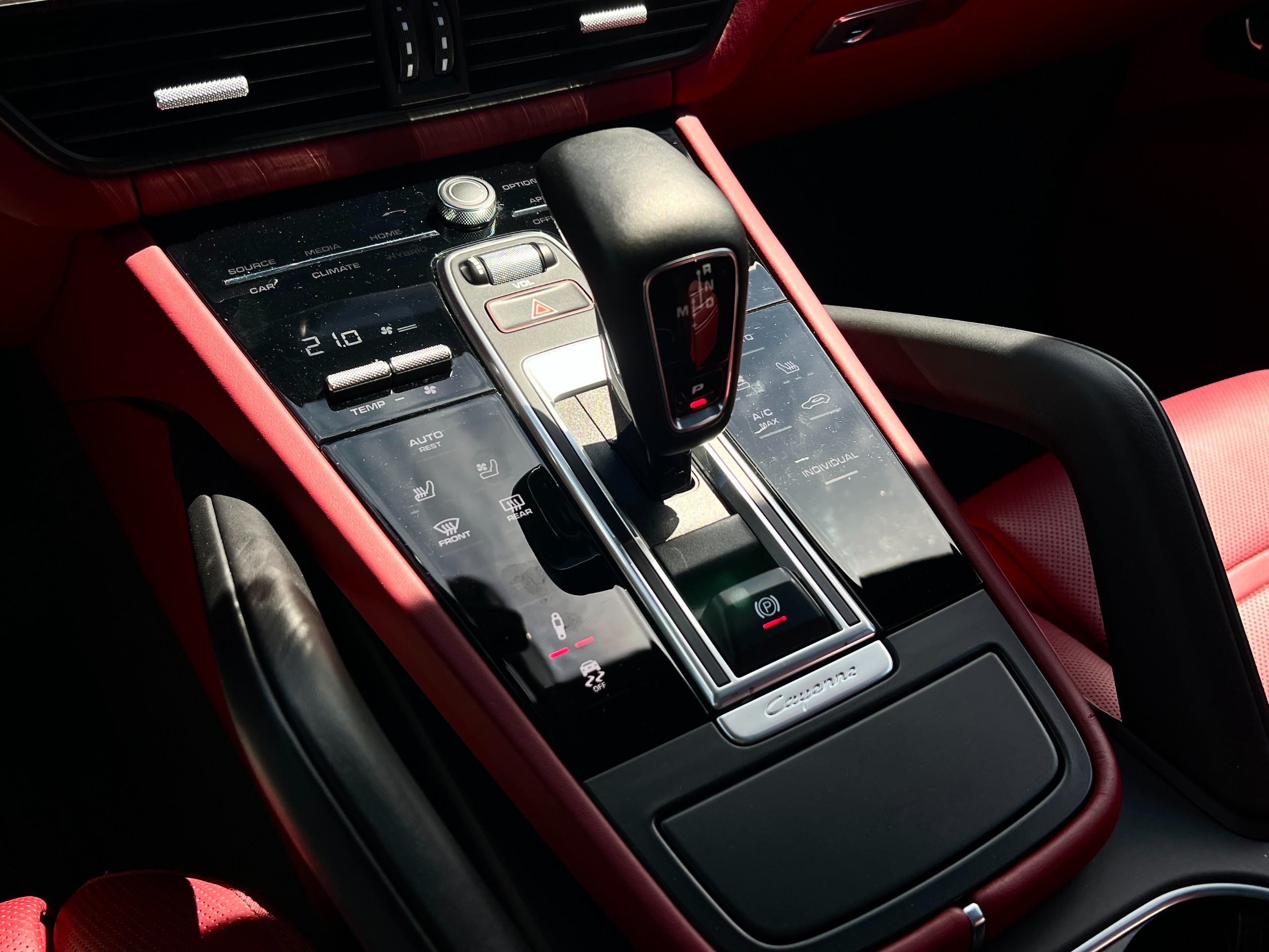 2022 Porsche cayenne gts |No accident - Image 11