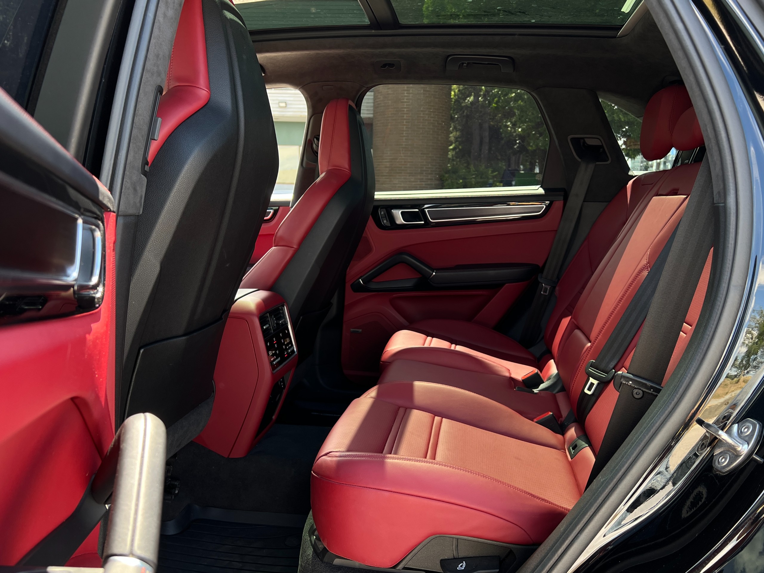 2022 Porsche cayenne gts |No accident - Image 17