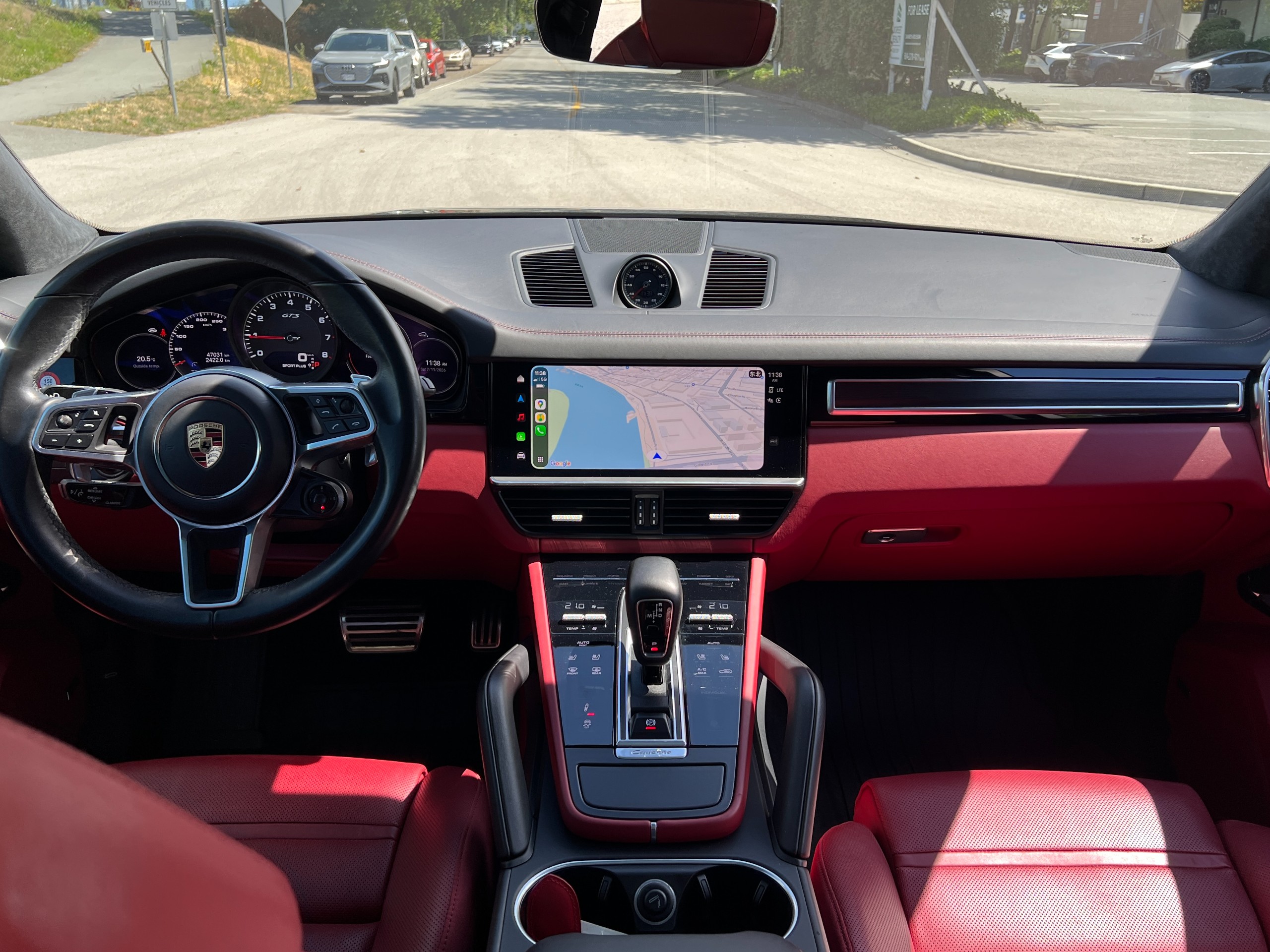 2022 Porsche cayenne gts |No accident - Image 14