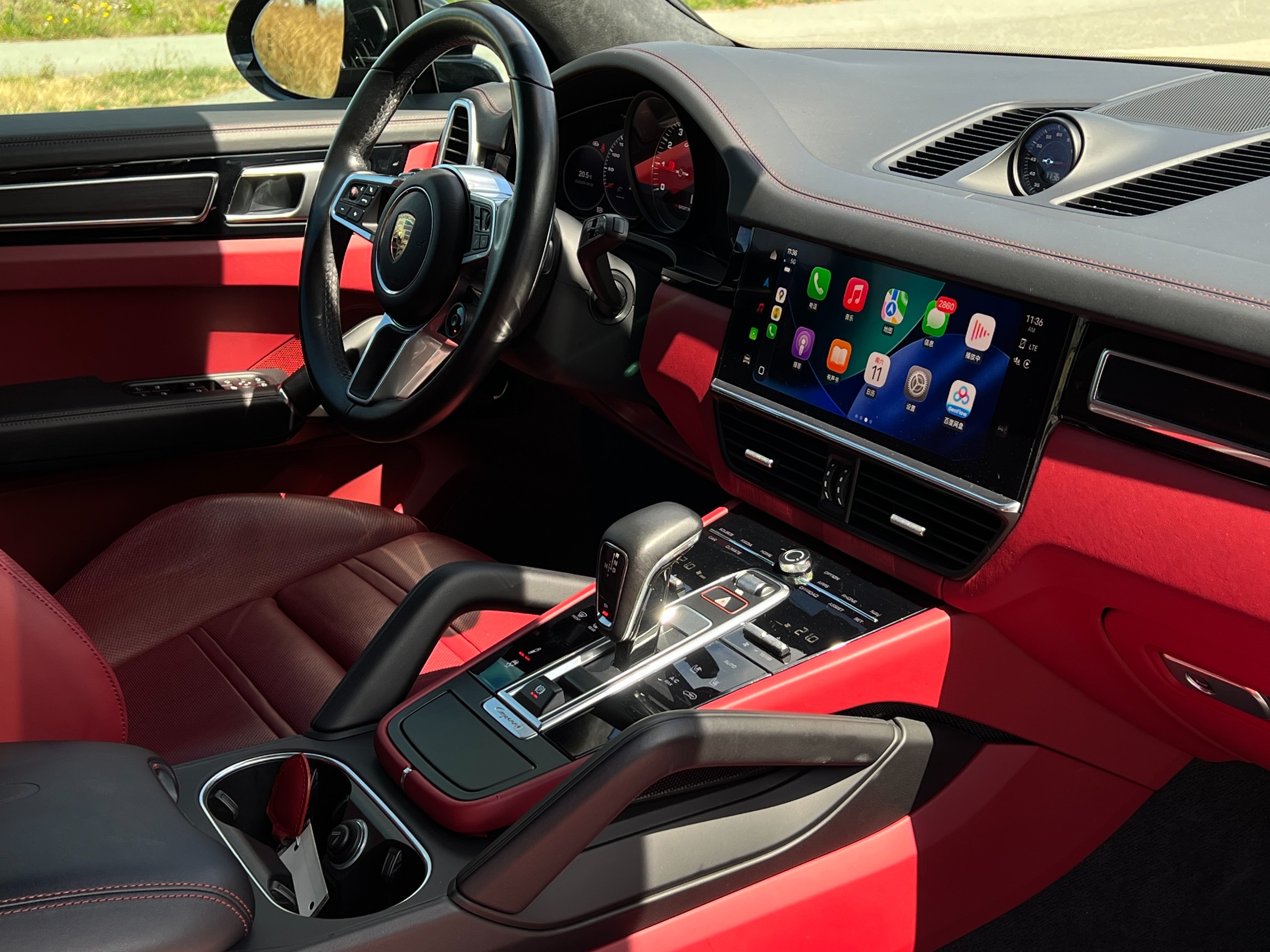 2022 Porsche cayenne gts |No accident - Image 8