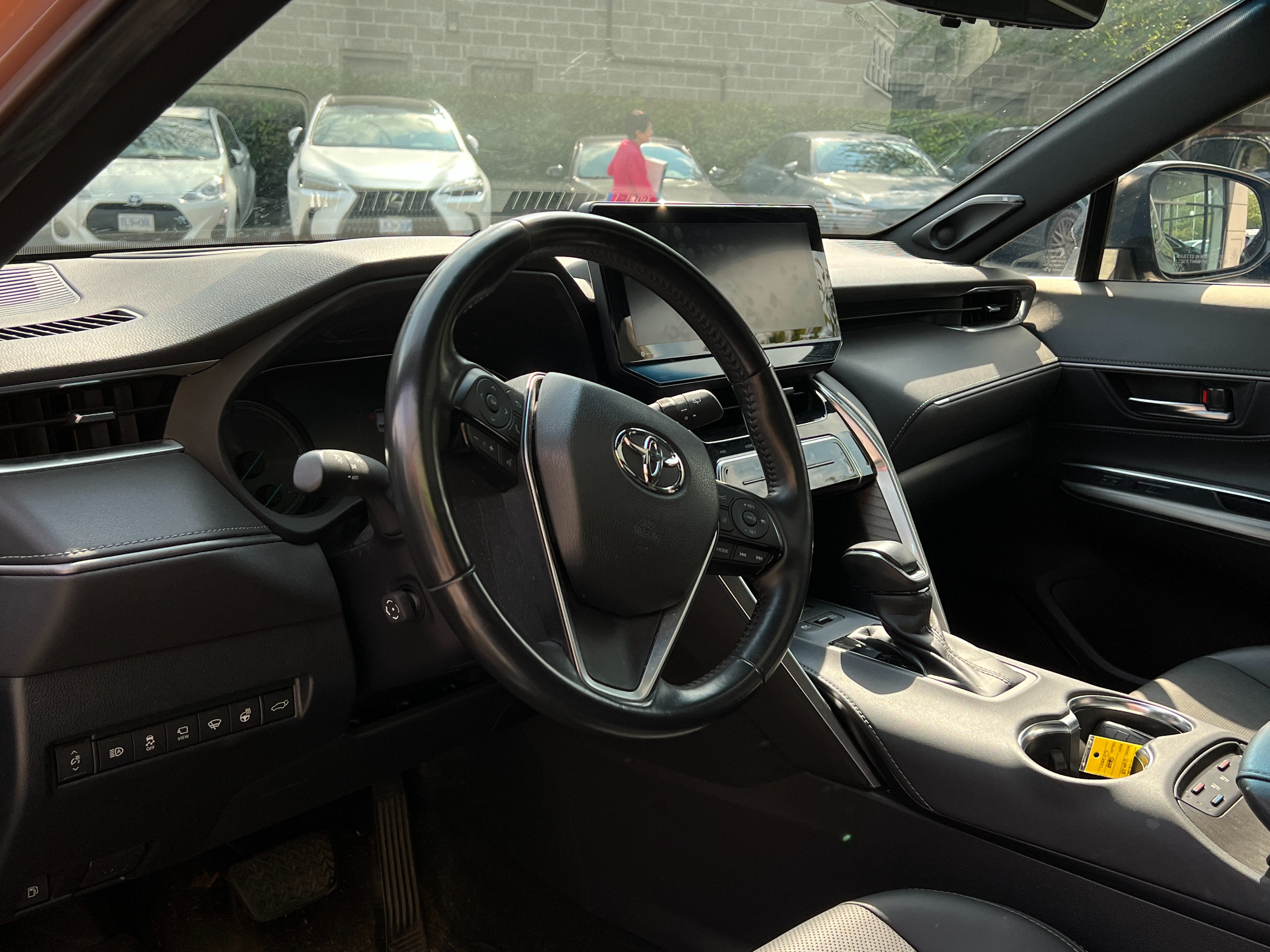 2021 Toyota Venza Limited hybrid - Image 8