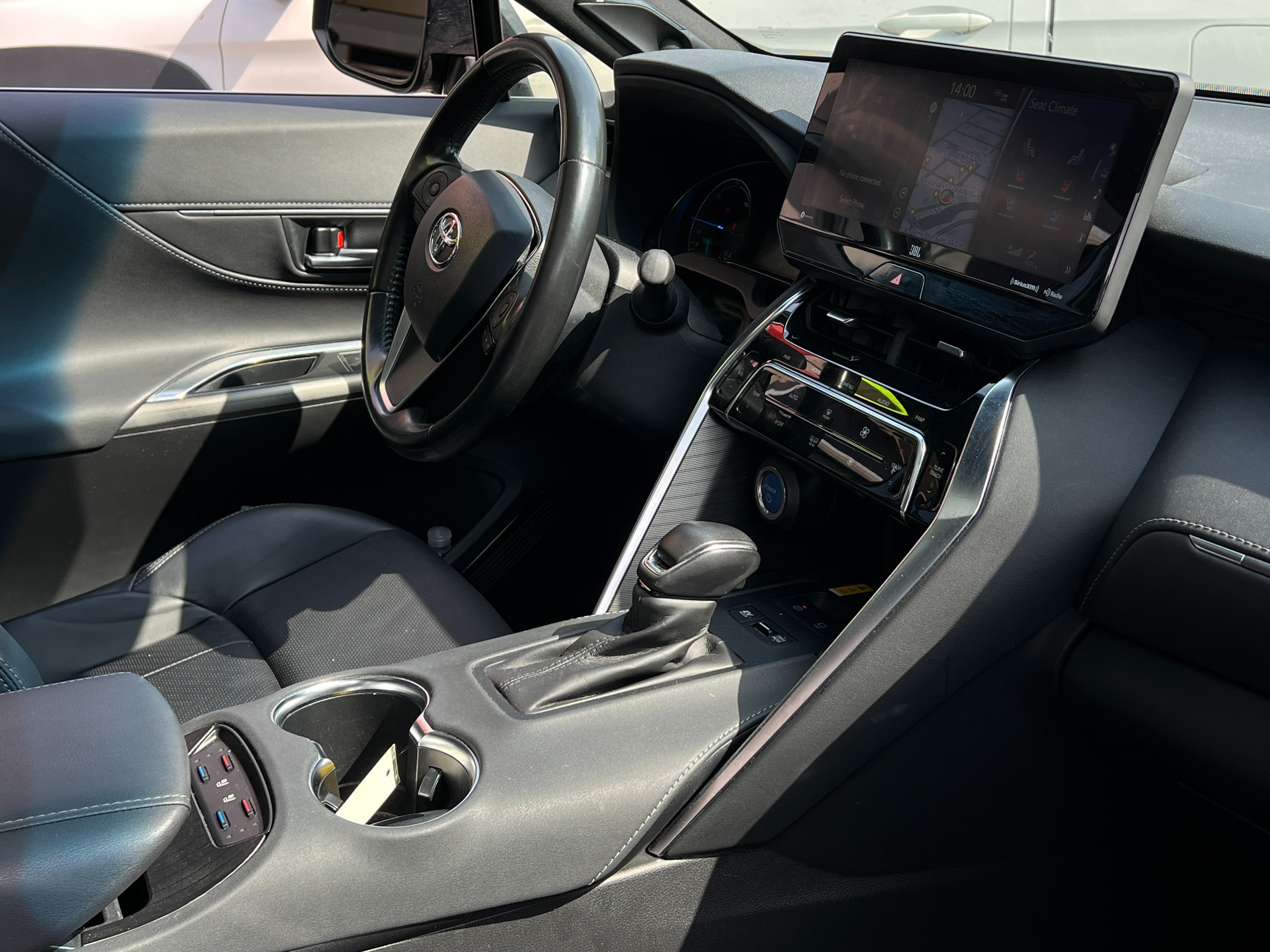 2021 Toyota Venza Limited hybrid - Image 12