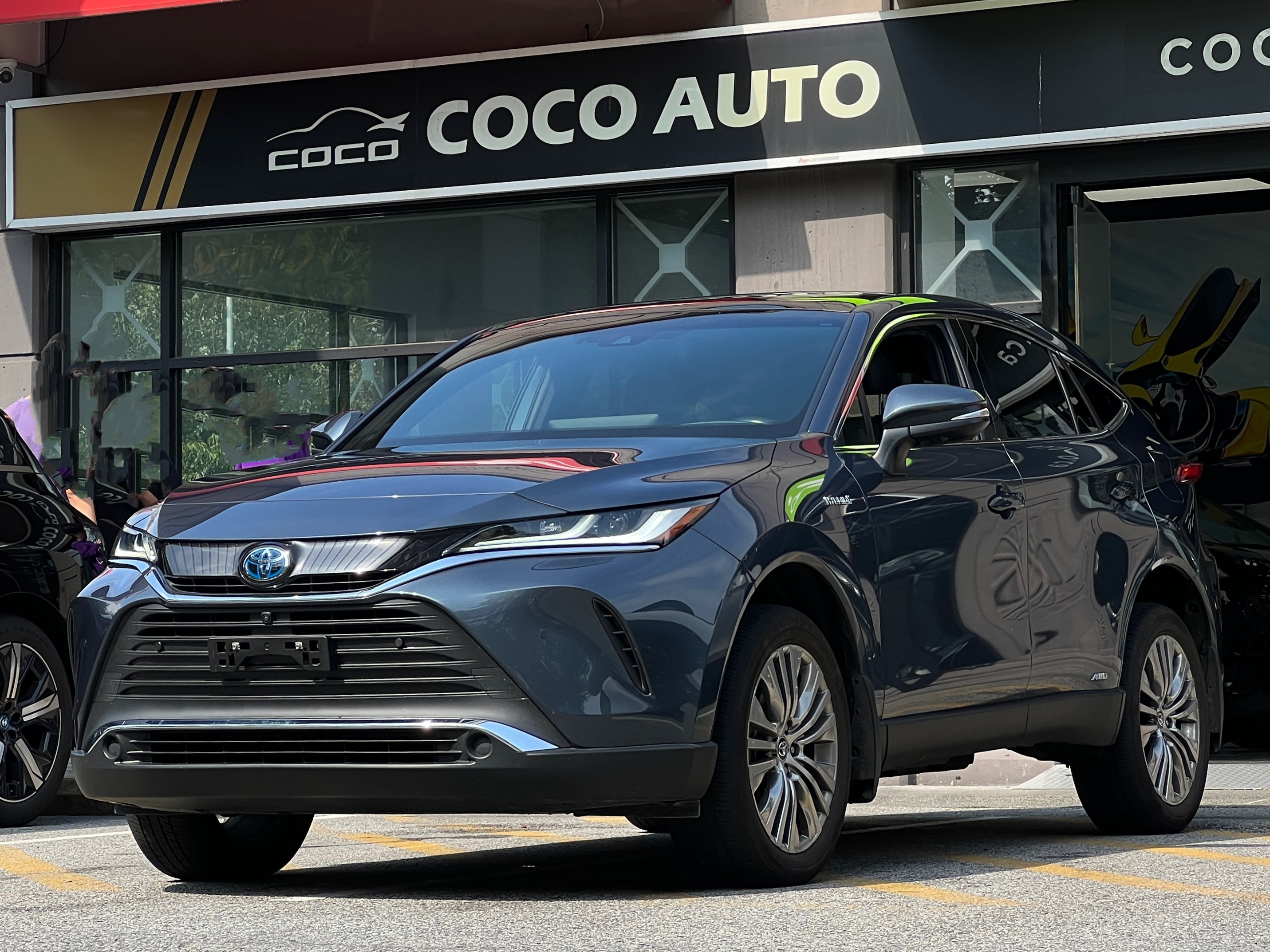 2021 Toyota Venza Limited hybrid - Image 4