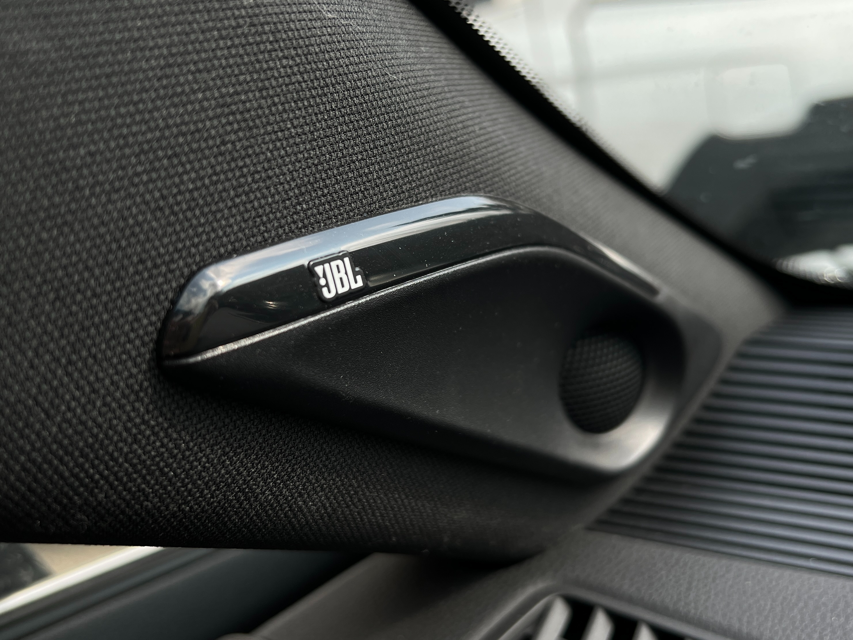 2021 Toyota Venza Limited hybrid - Image 10