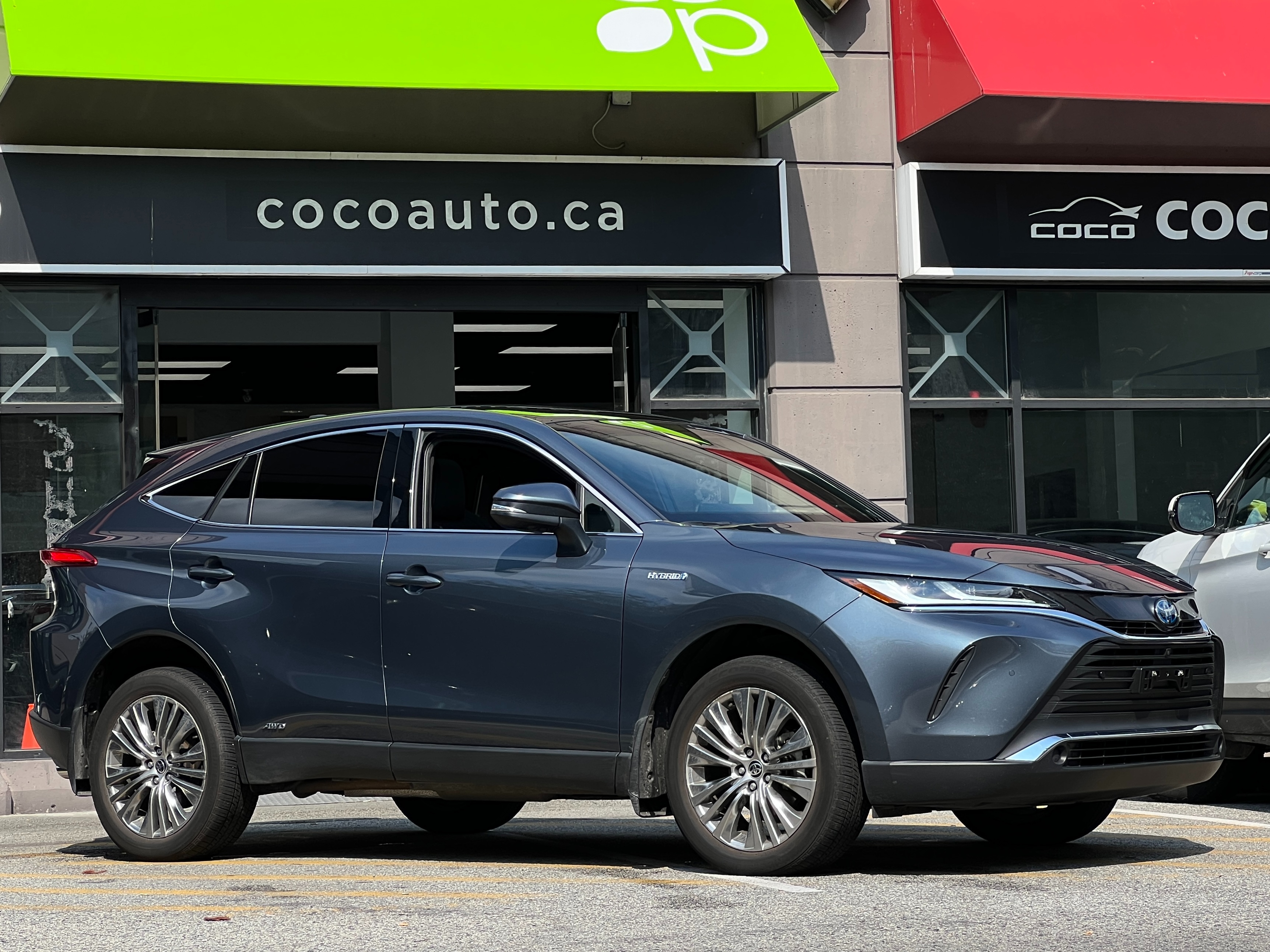 2021 Toyota Venza Limited hybrid - Image 2