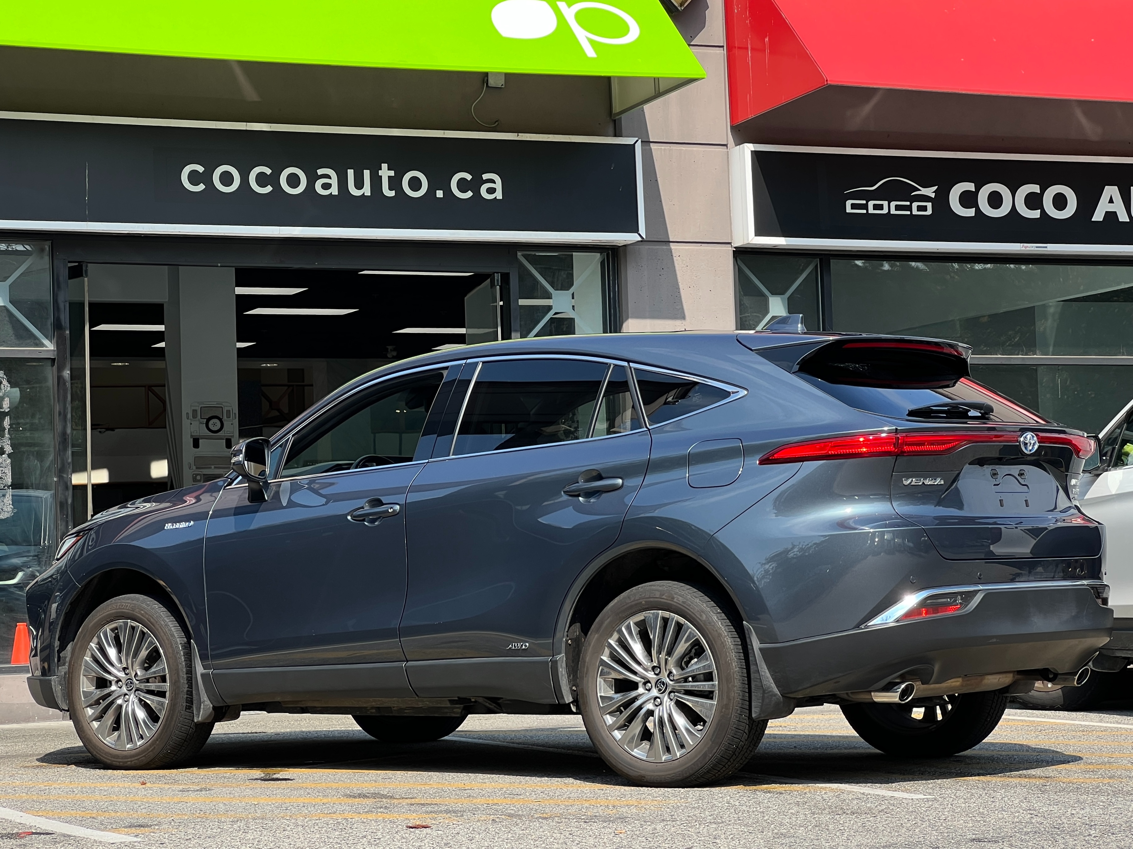 2021 Toyota Venza Limited hybrid - Image 7