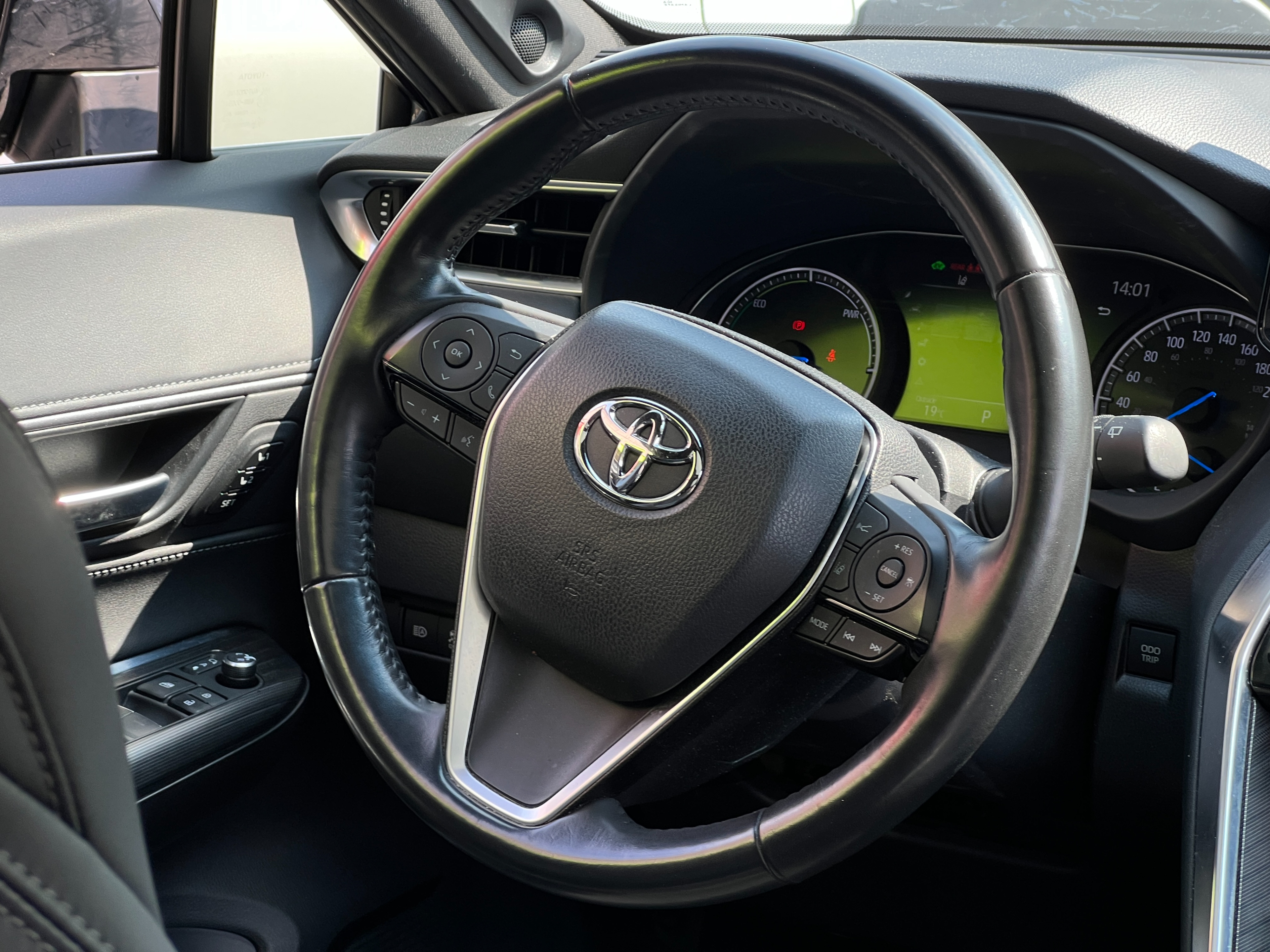 2021 Toyota Venza Limited hybrid - Image 15