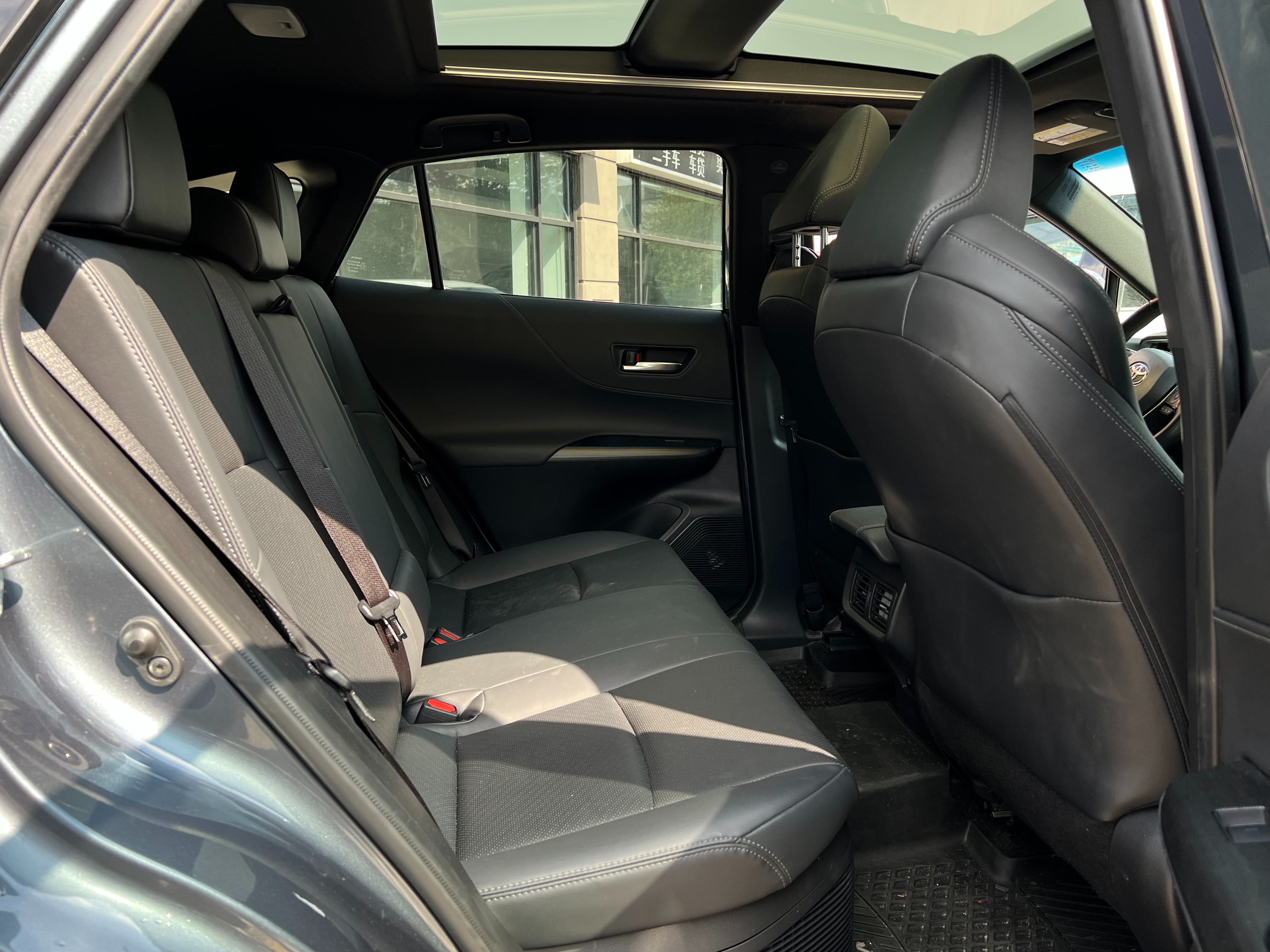 2021 Toyota Venza Limited hybrid - Image 17