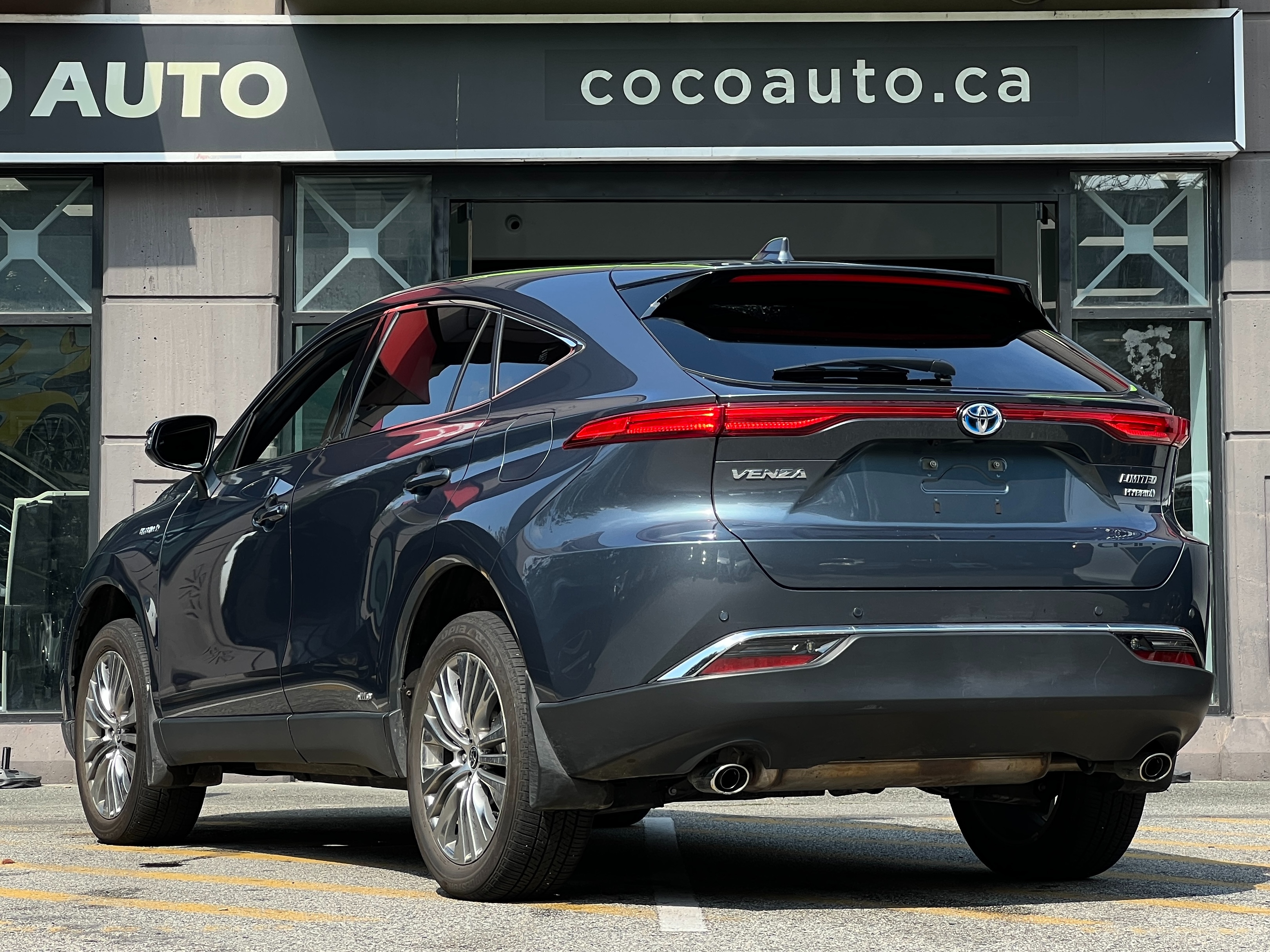 2021 Toyota Venza Limited hybrid - Image 6