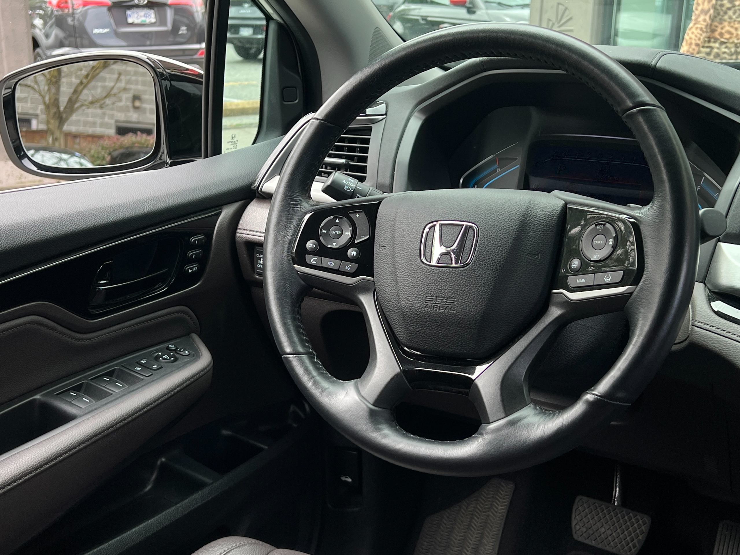 2019 Honda Odyssey Touring - Image 11