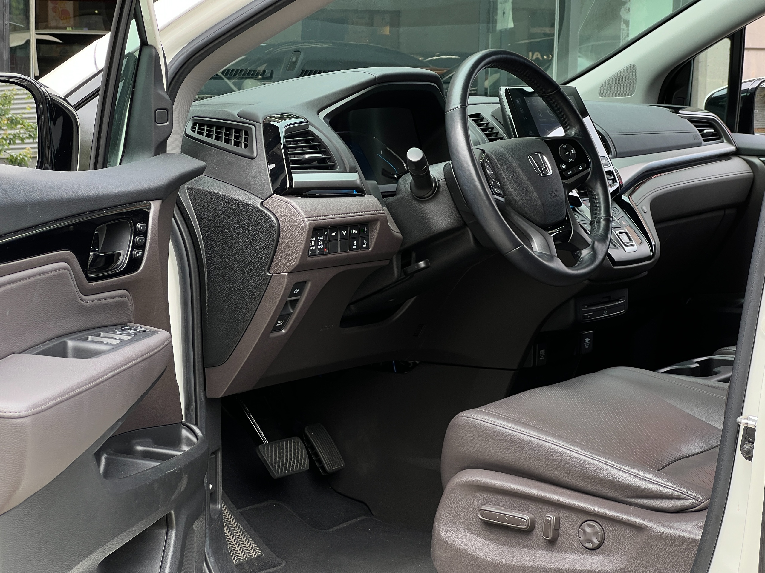 2019 Honda Odyssey Touring - Image 13